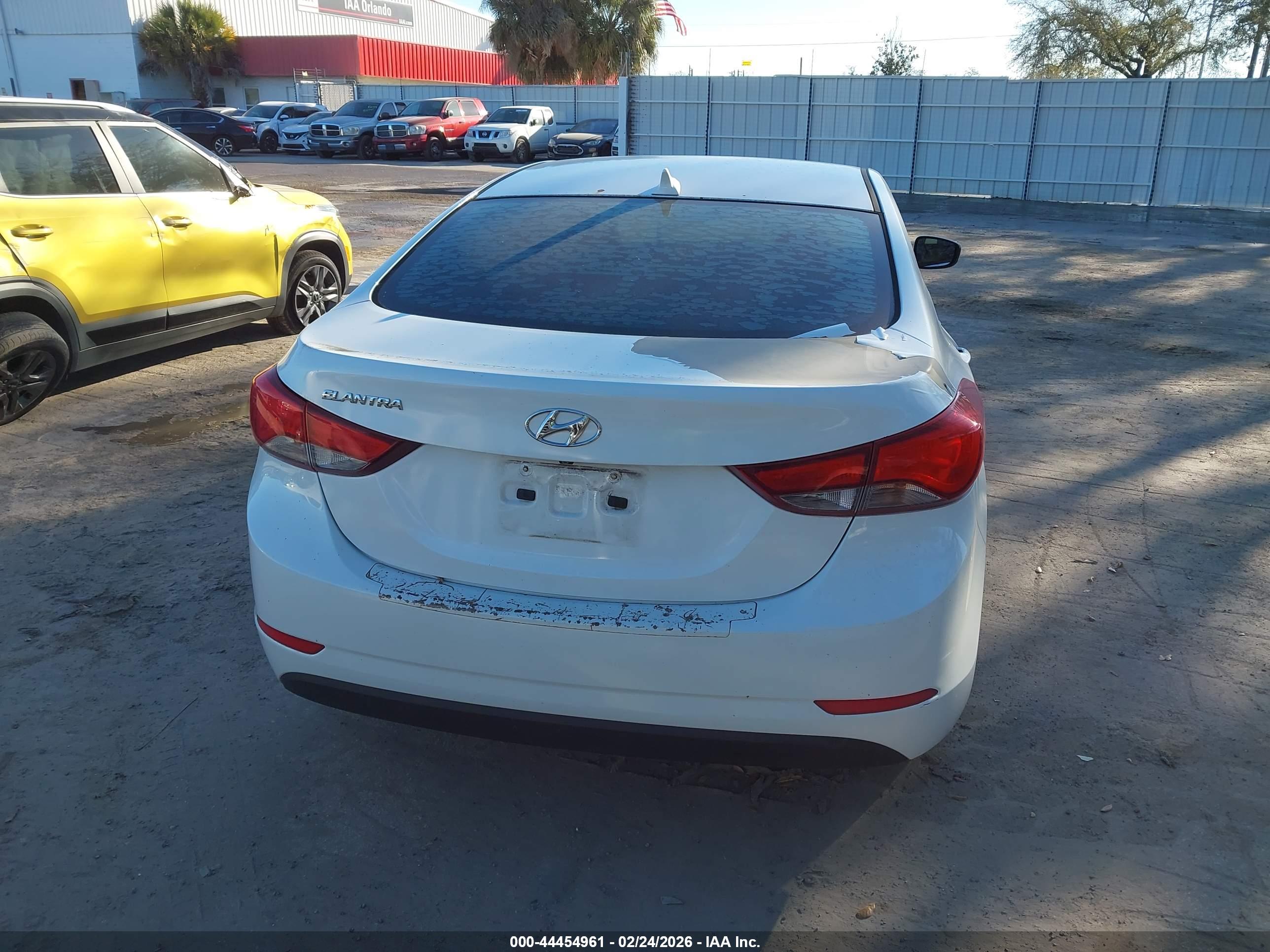 HYUNDAI ELANTRA image 6