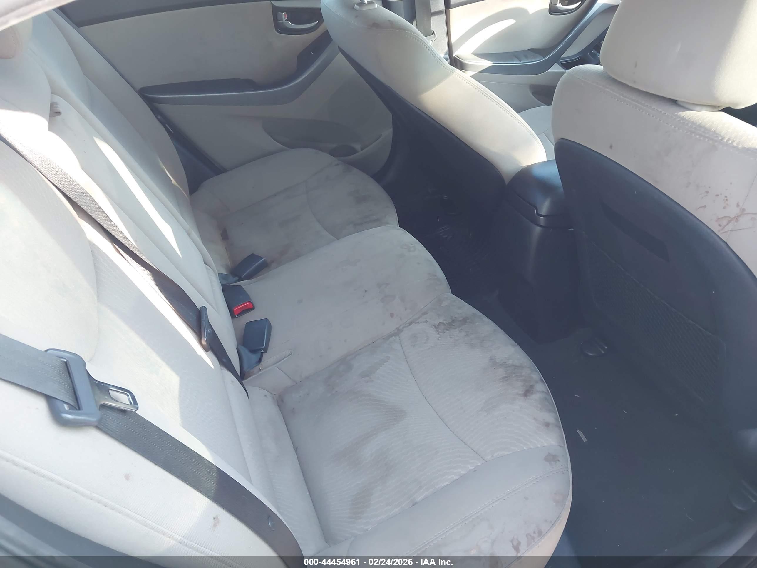 HYUNDAI ELANTRA image 8