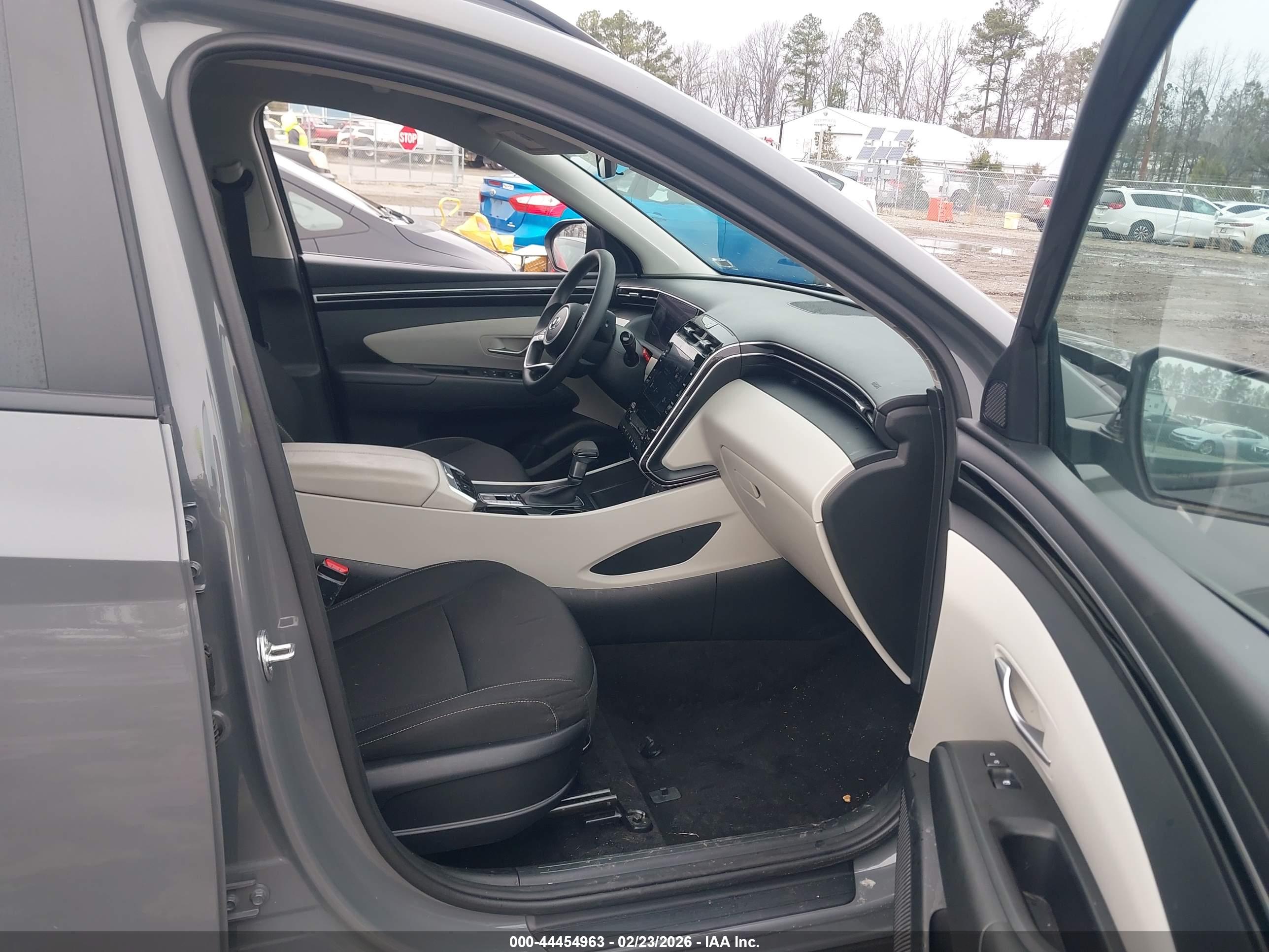 HYUNDAI TUCSON image 5
