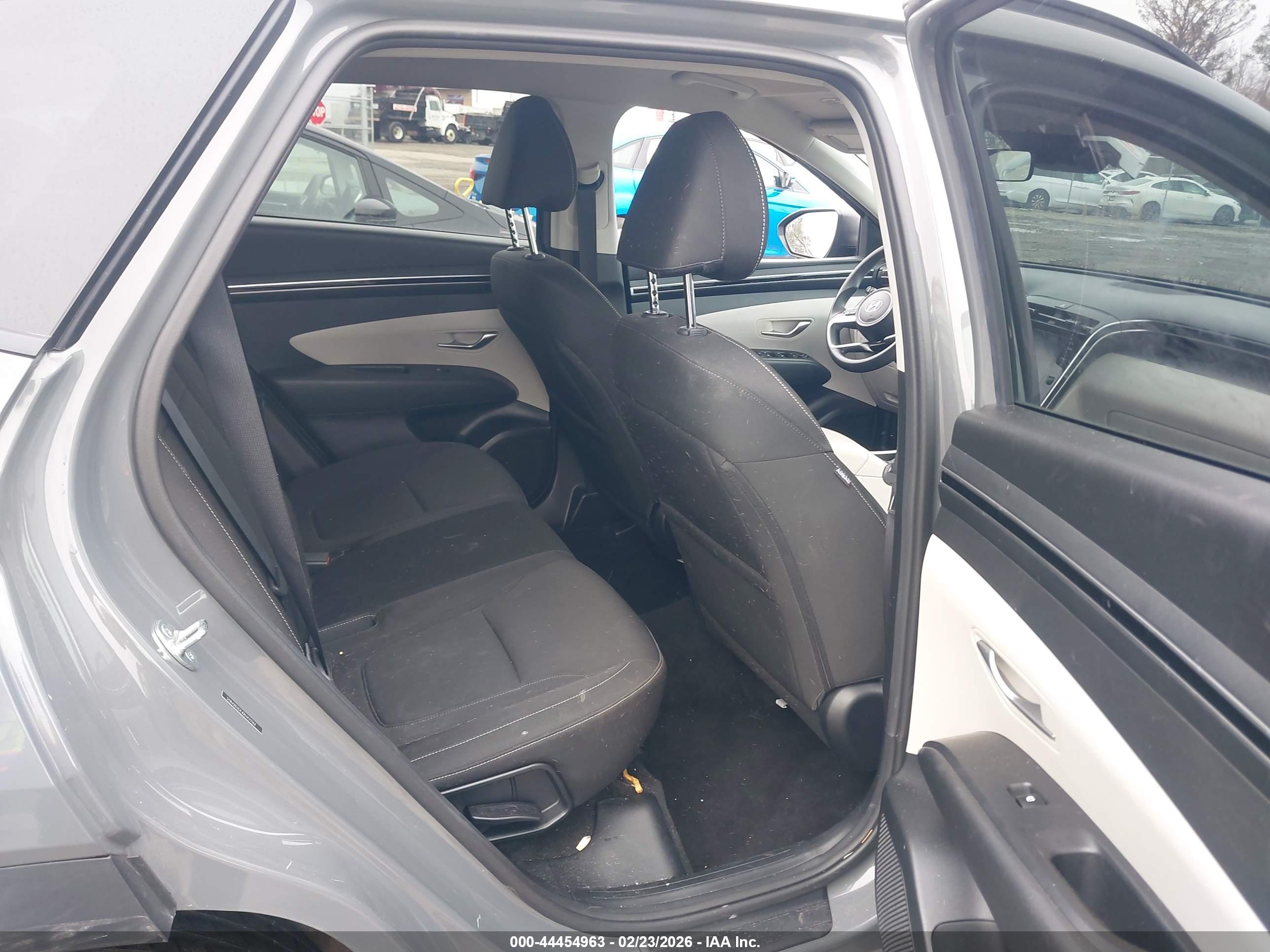 HYUNDAI TUCSON image 8