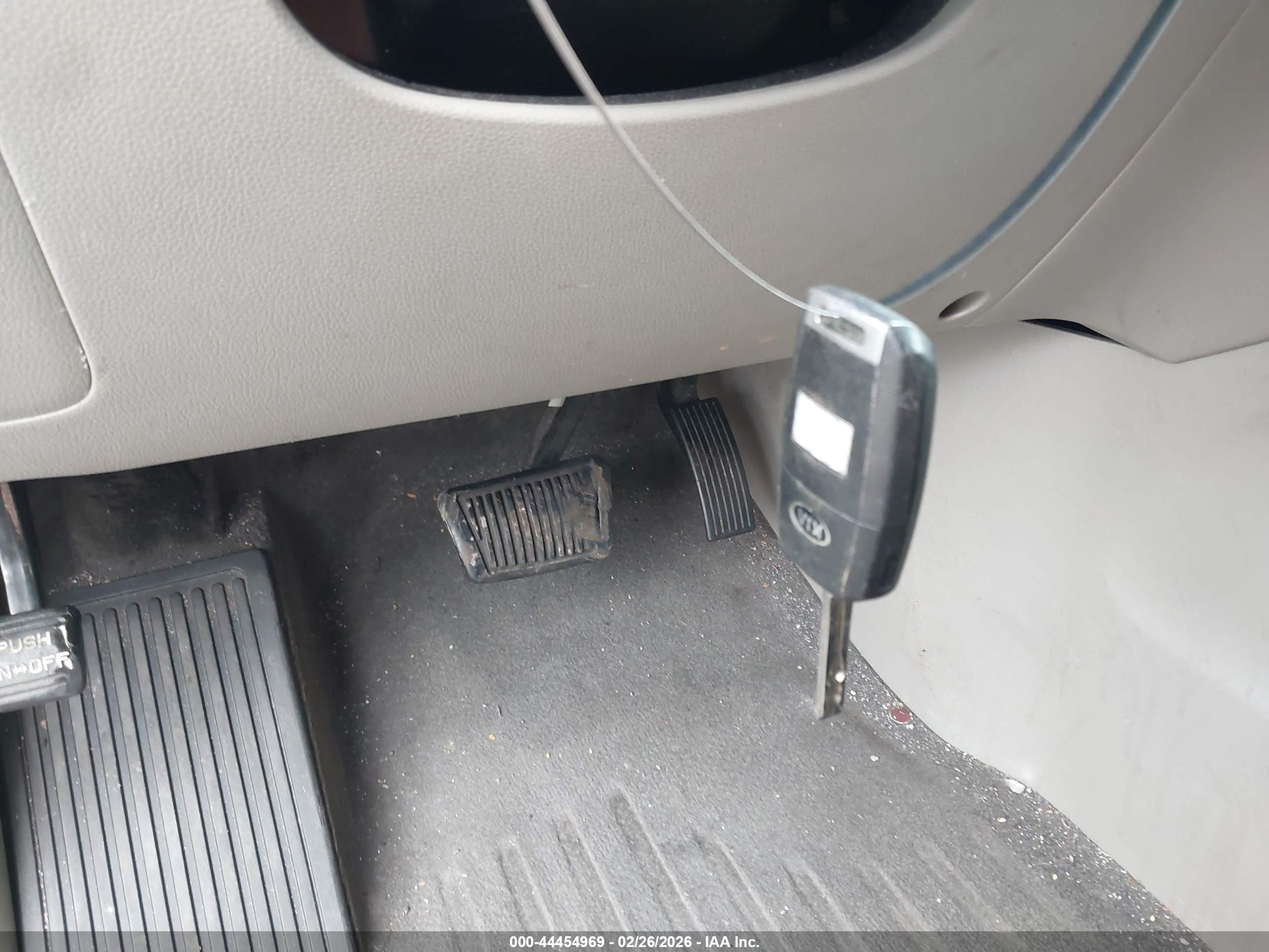 KIA SEDONA image 11