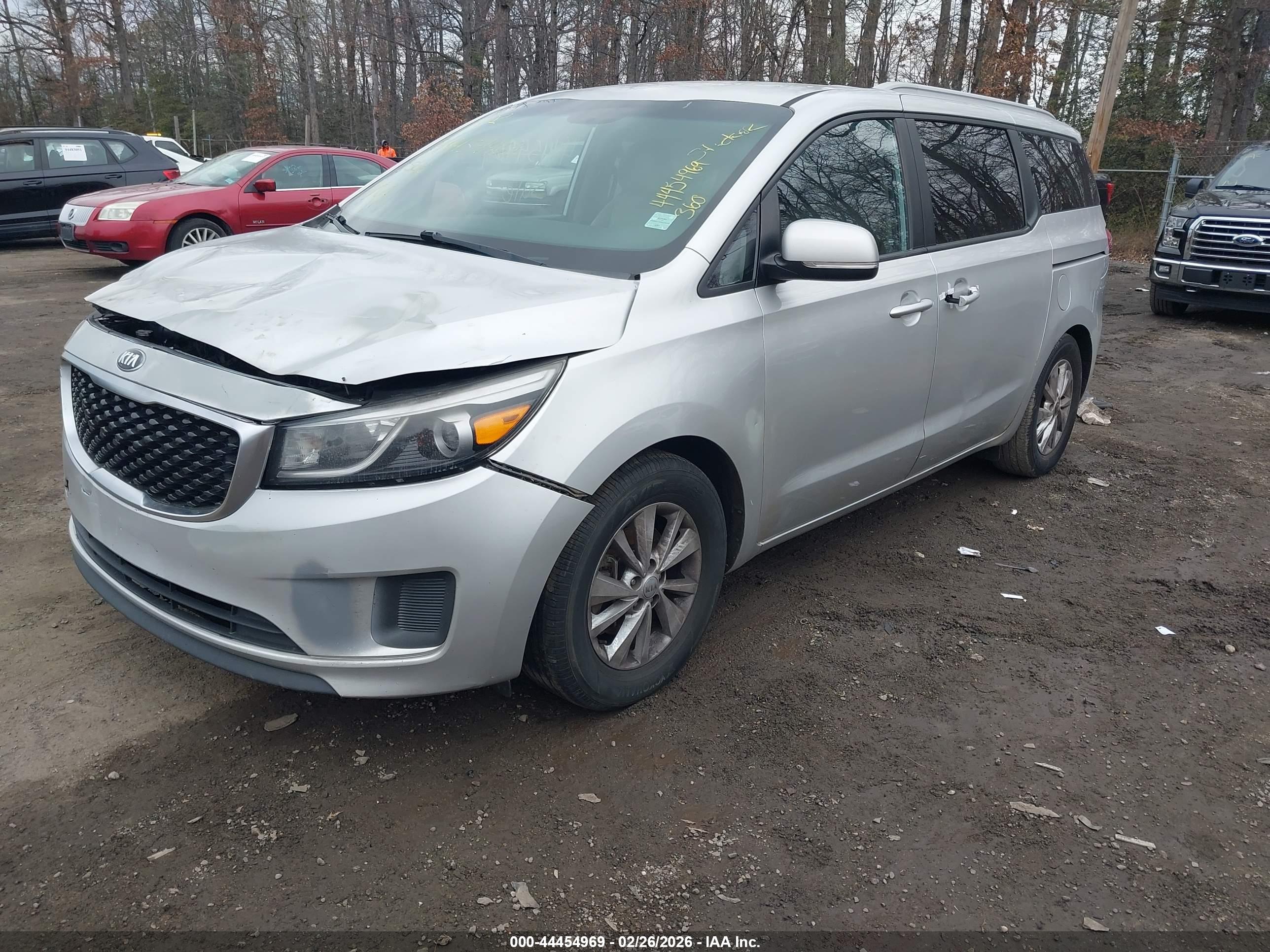 KIA SEDONA image 2