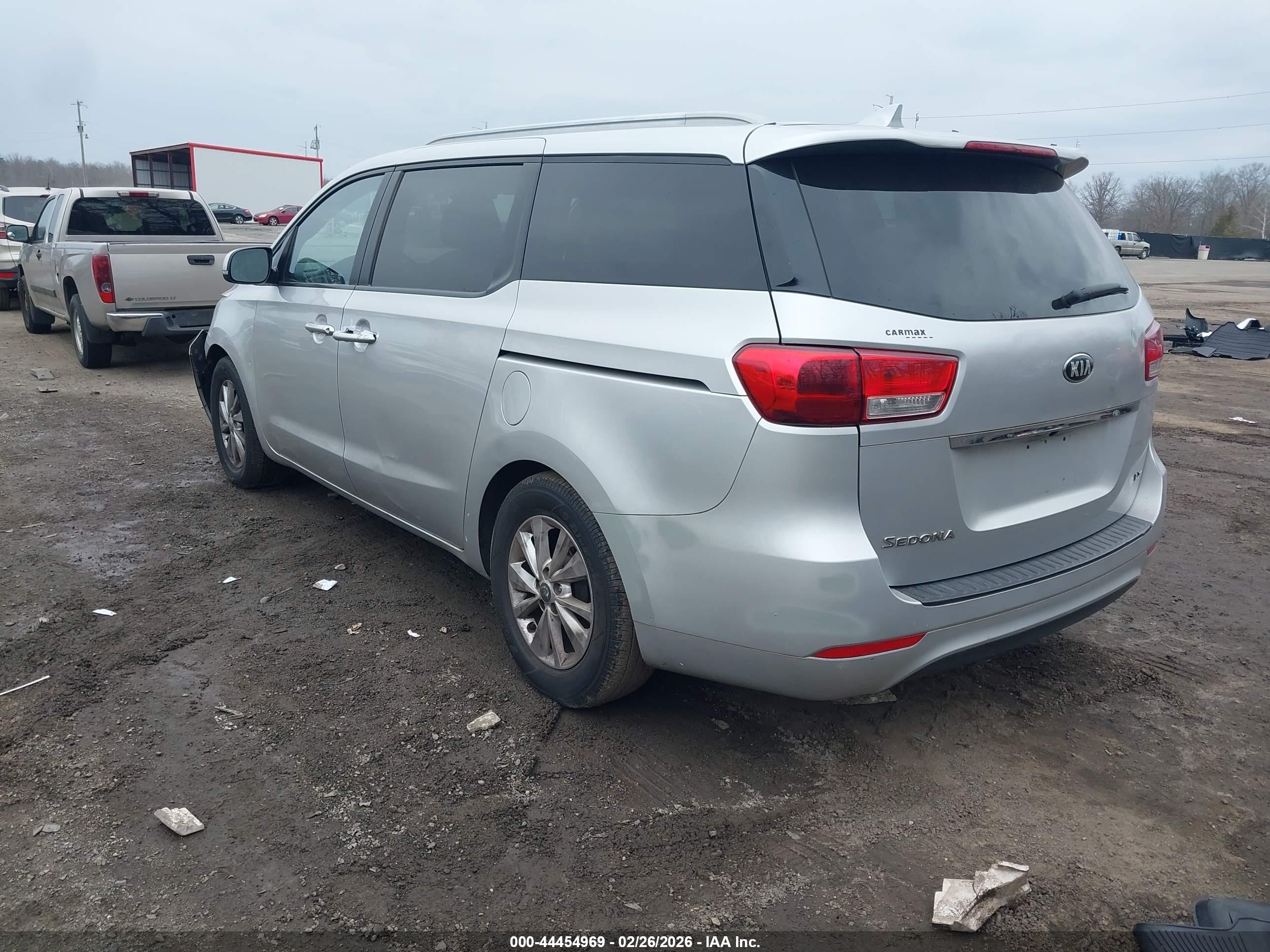 KIA SEDONA image 3