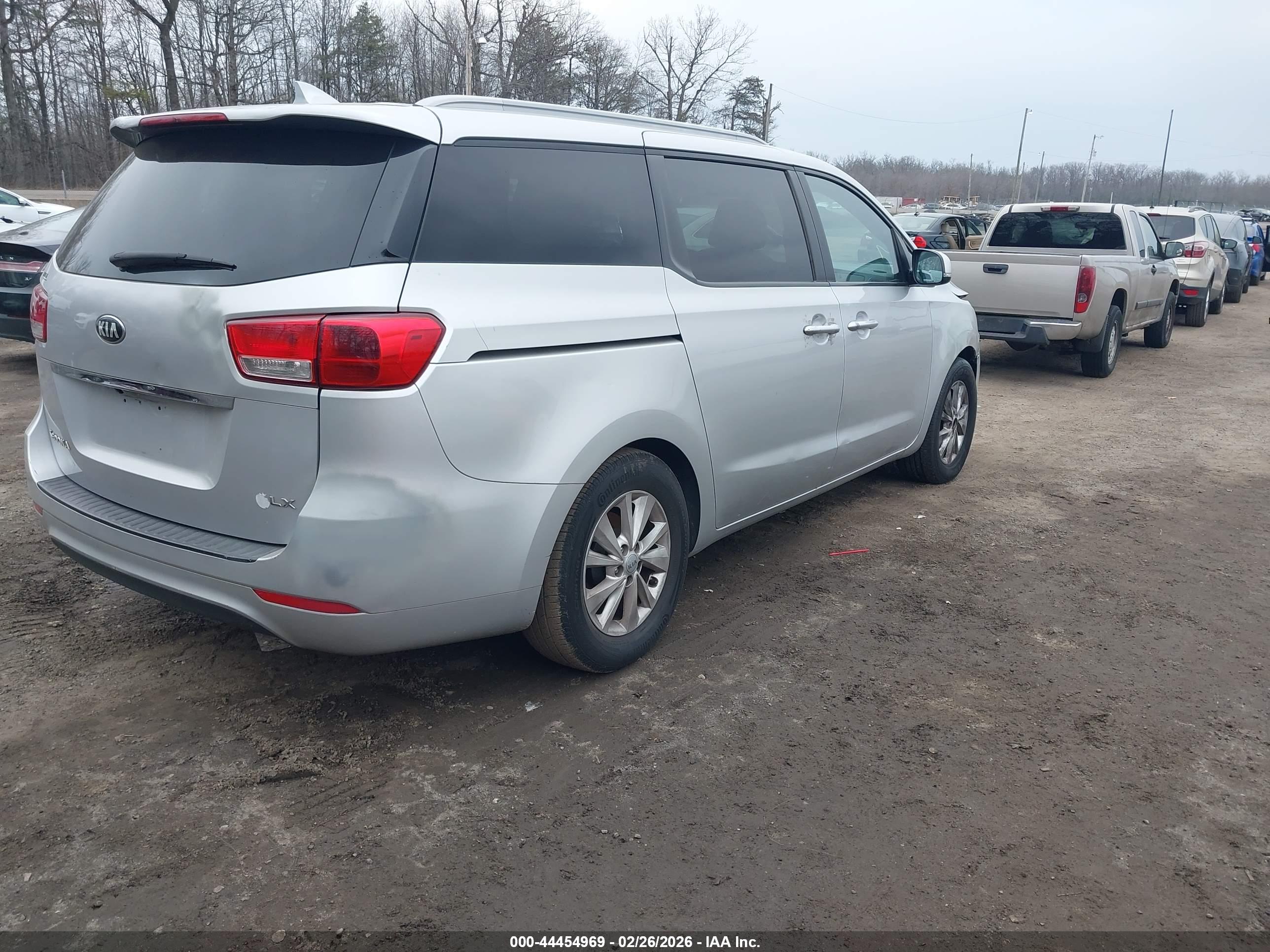 KIA SEDONA image 4
