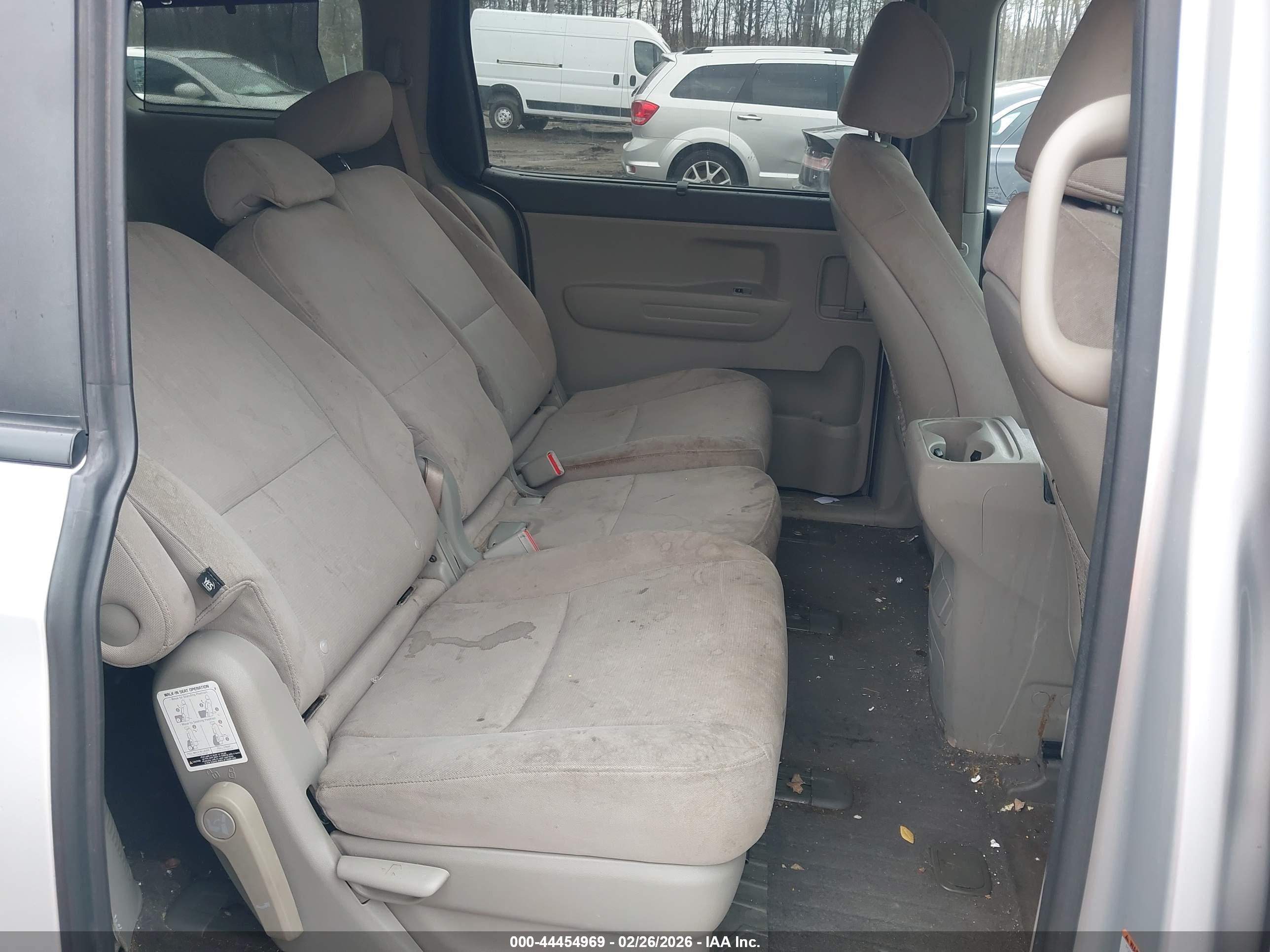 KIA SEDONA image 8