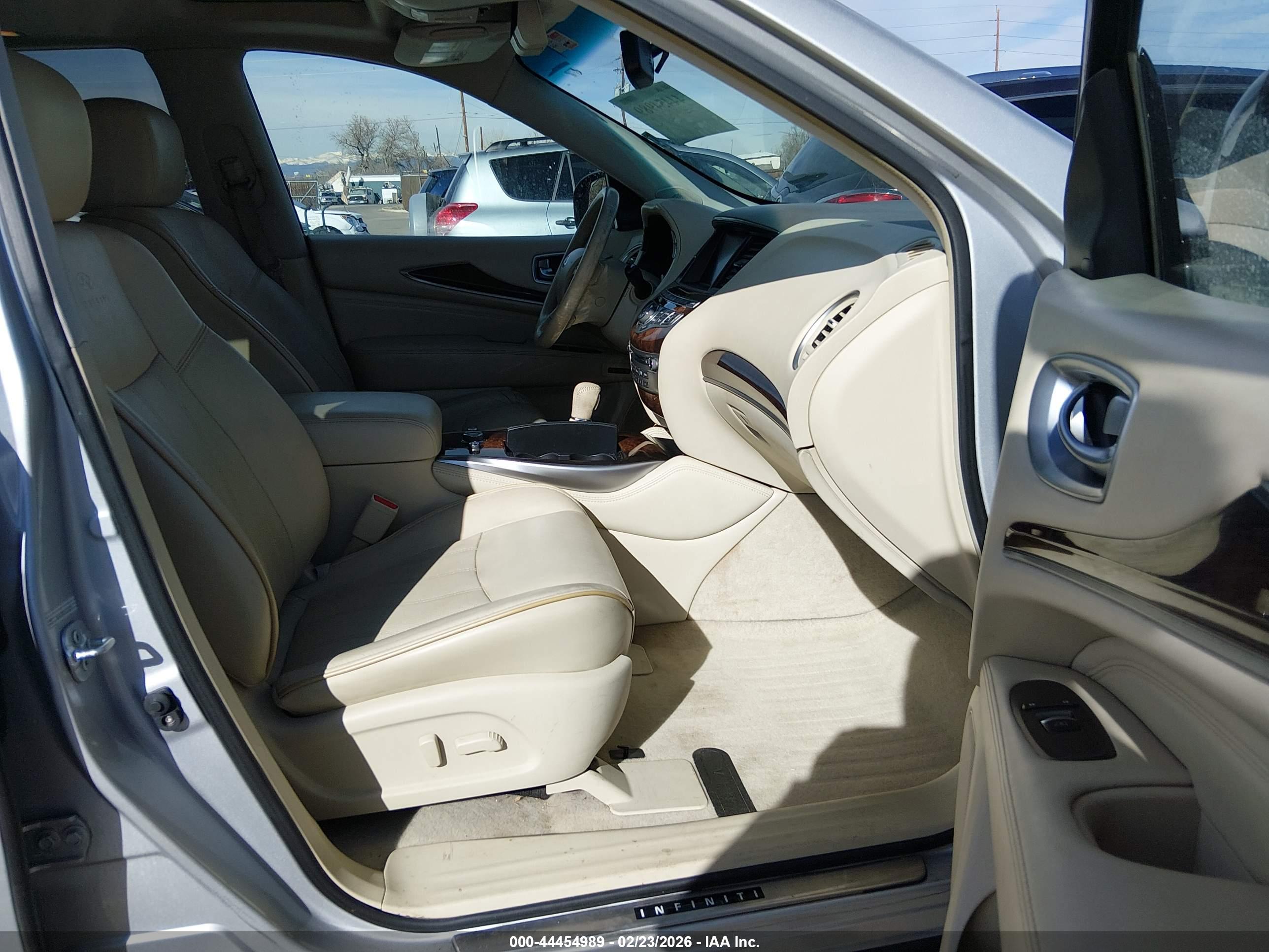 INFINITI JX35 image 5