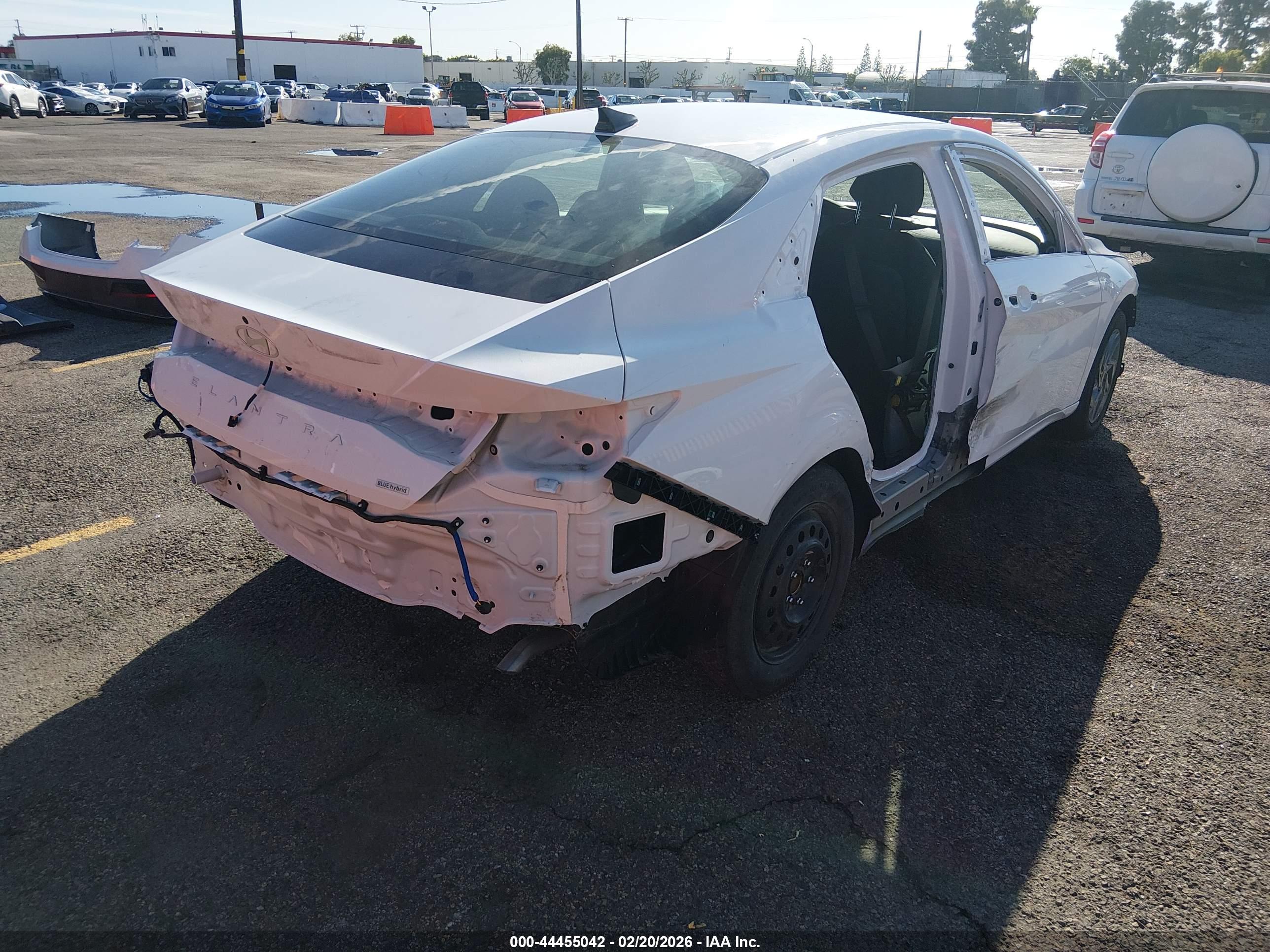 HYUNDAI ELANTRA image 4