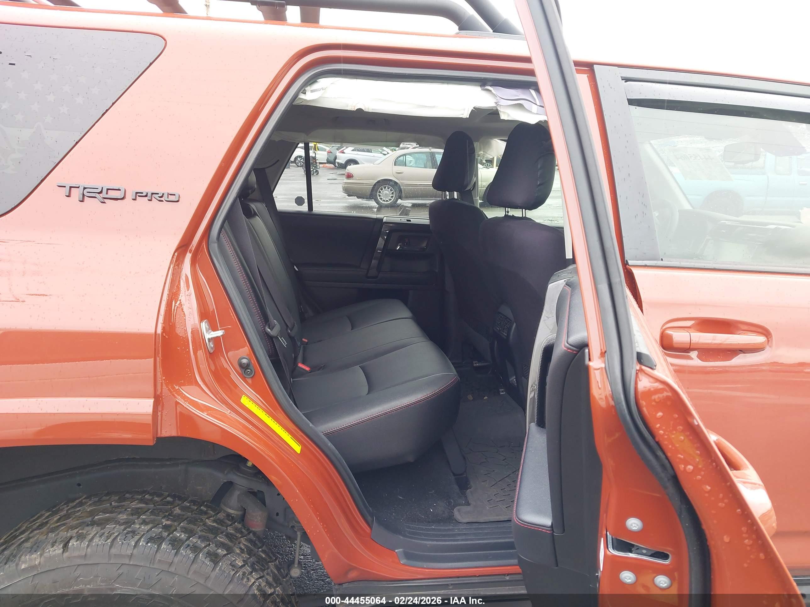 TOYOTA 4RUNNER image 8