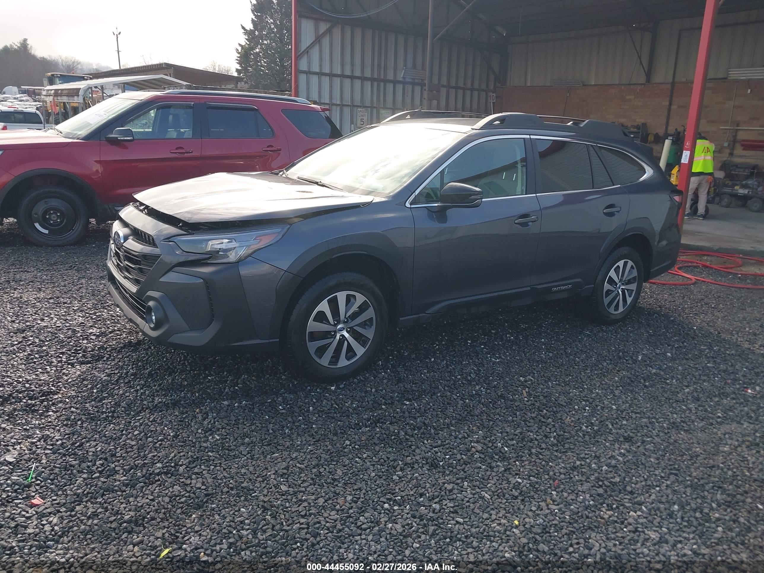 SUBARU OUTBACK image 2