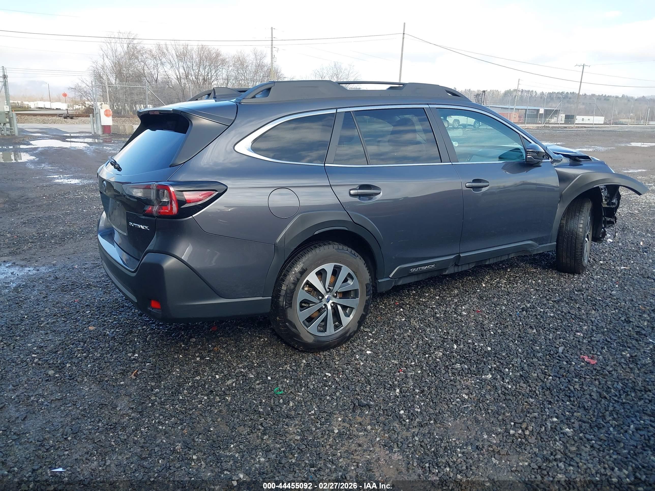 SUBARU OUTBACK image 4