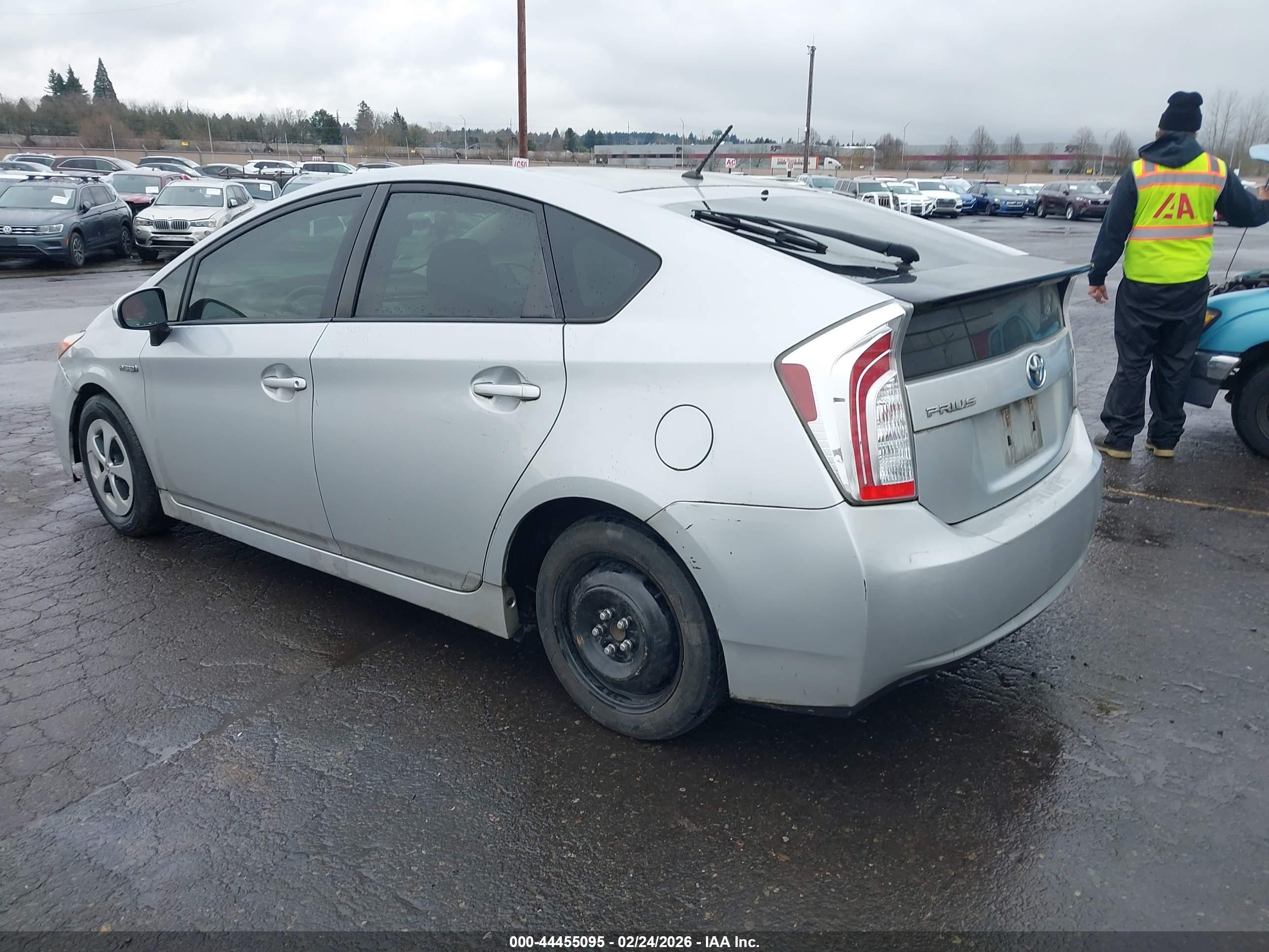 TOYOTA PRIUS image 3
