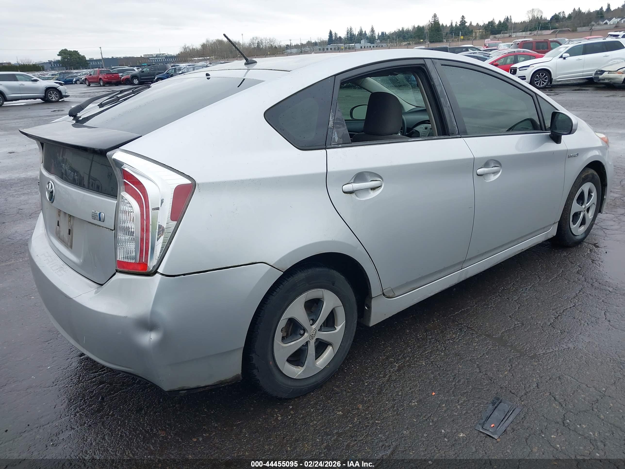 TOYOTA PRIUS image 4