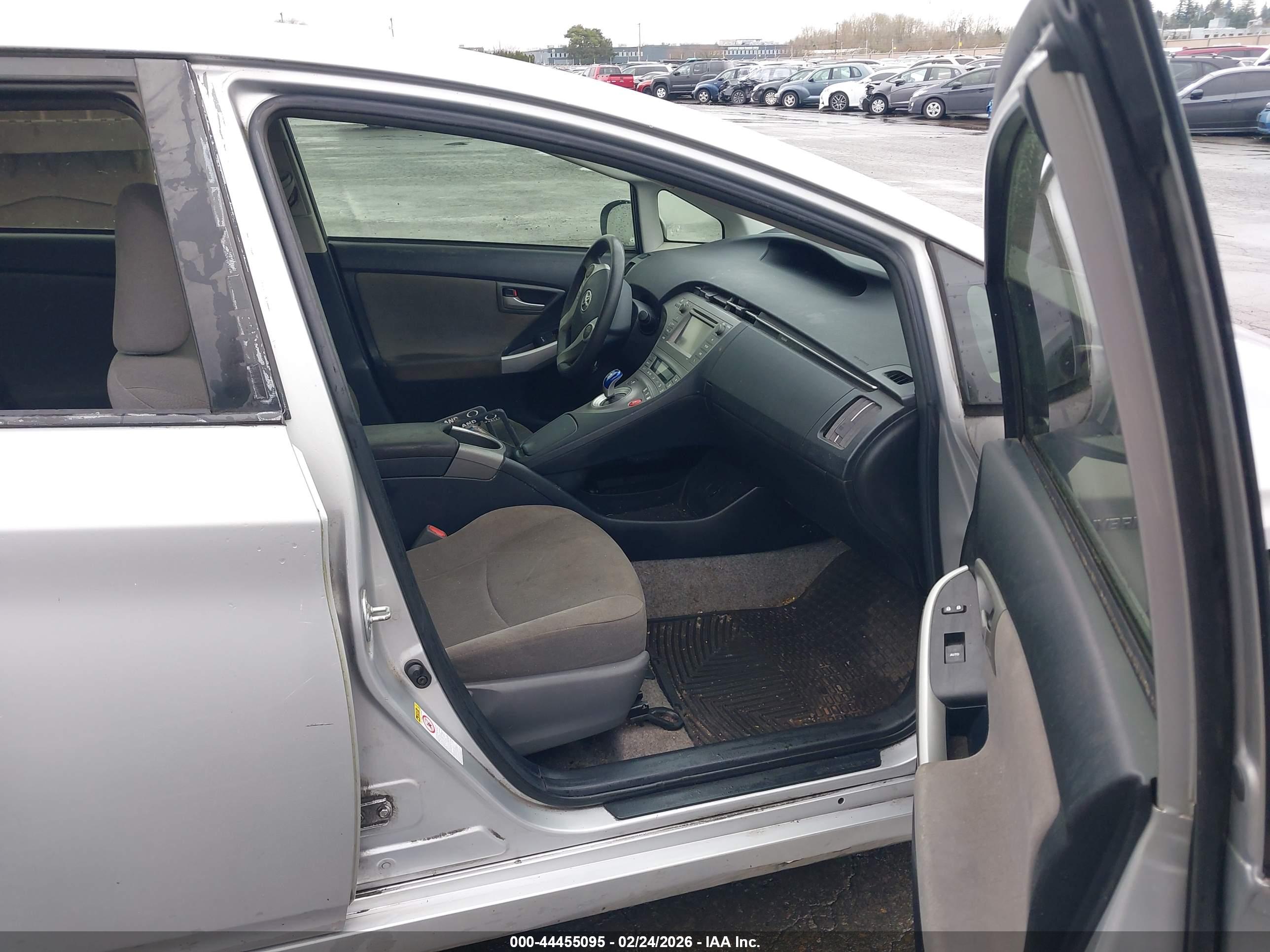 TOYOTA PRIUS image 5