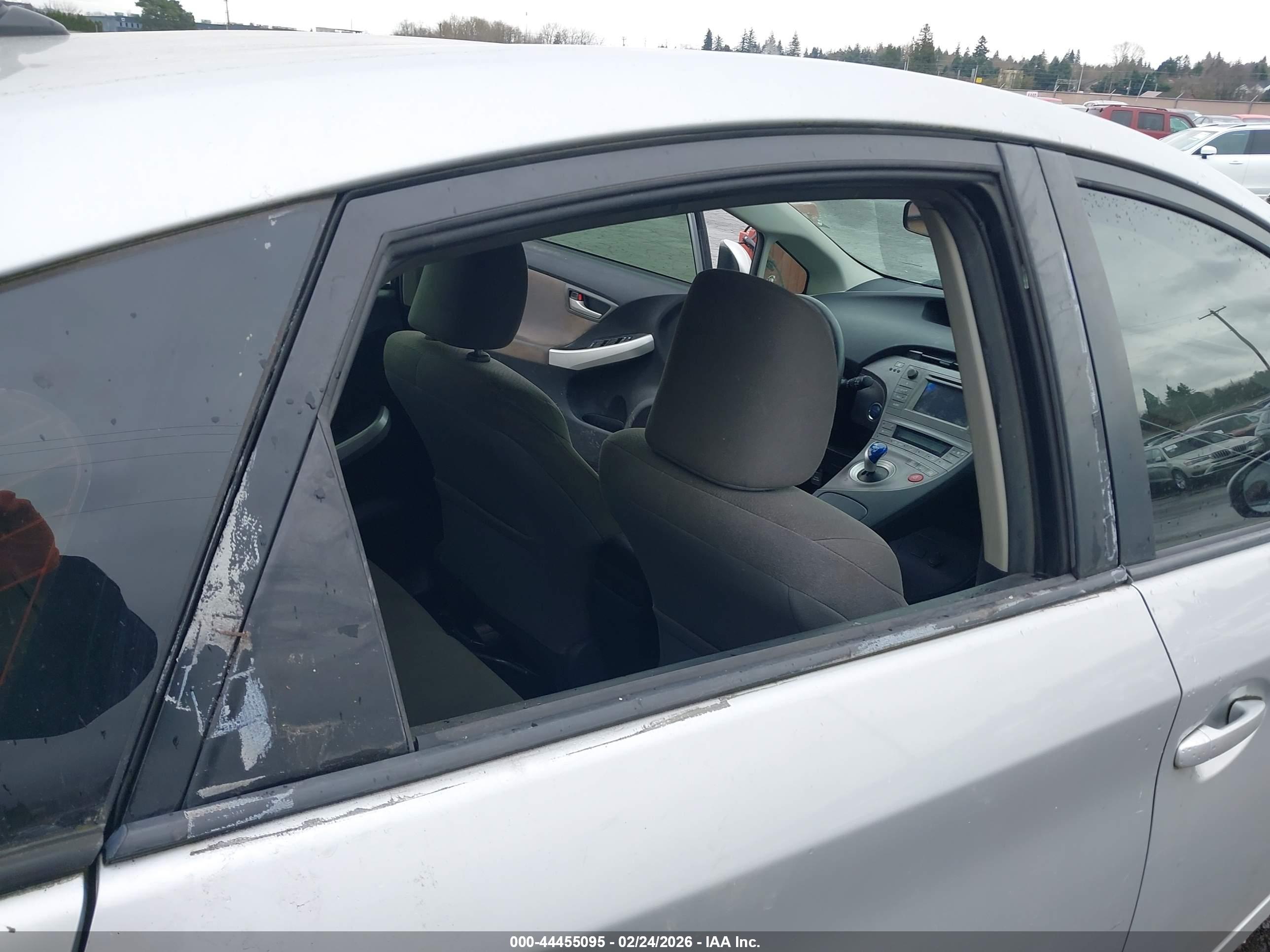 TOYOTA PRIUS image 6