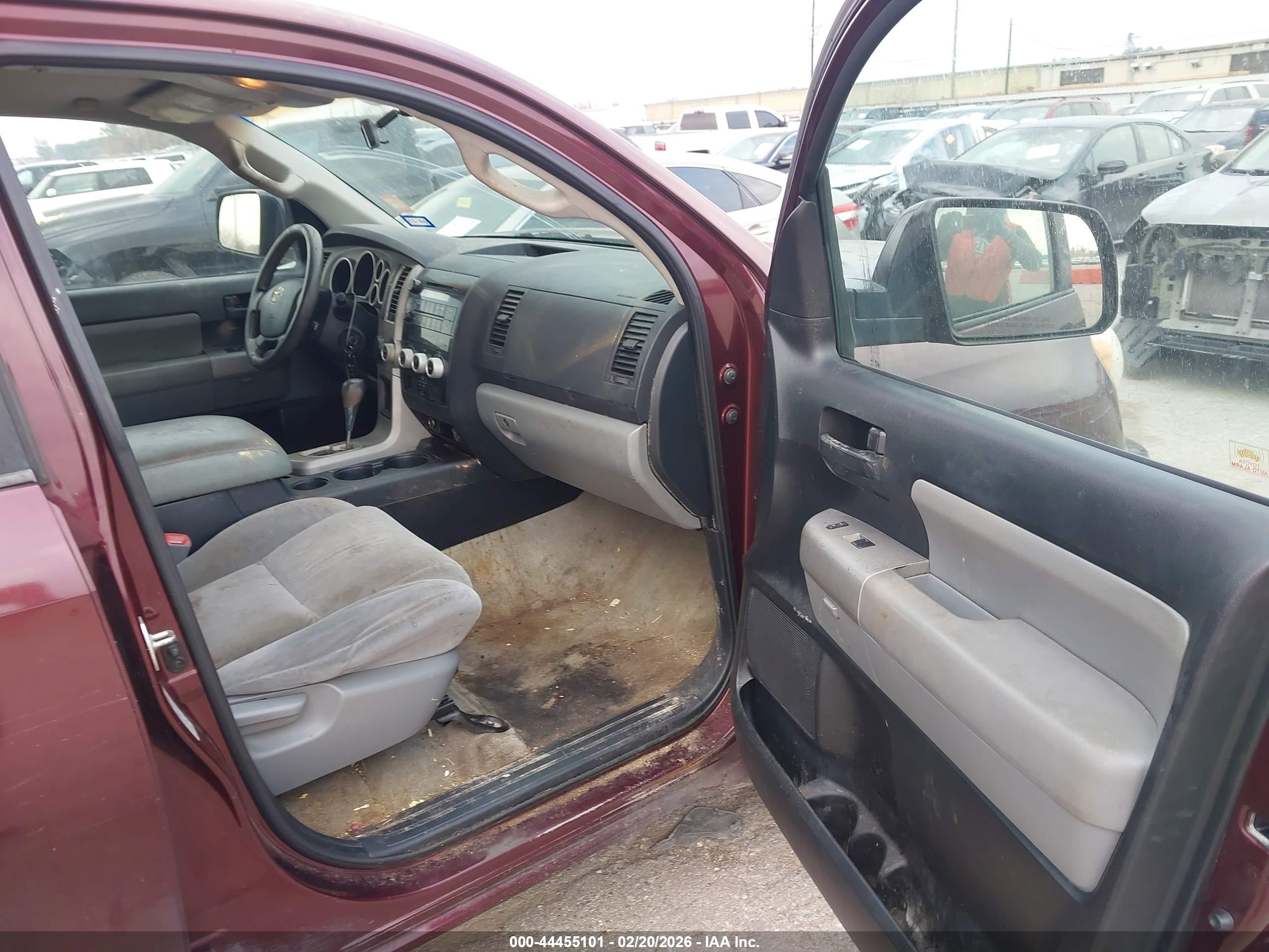 TOYOTA SEQUOIA image 5