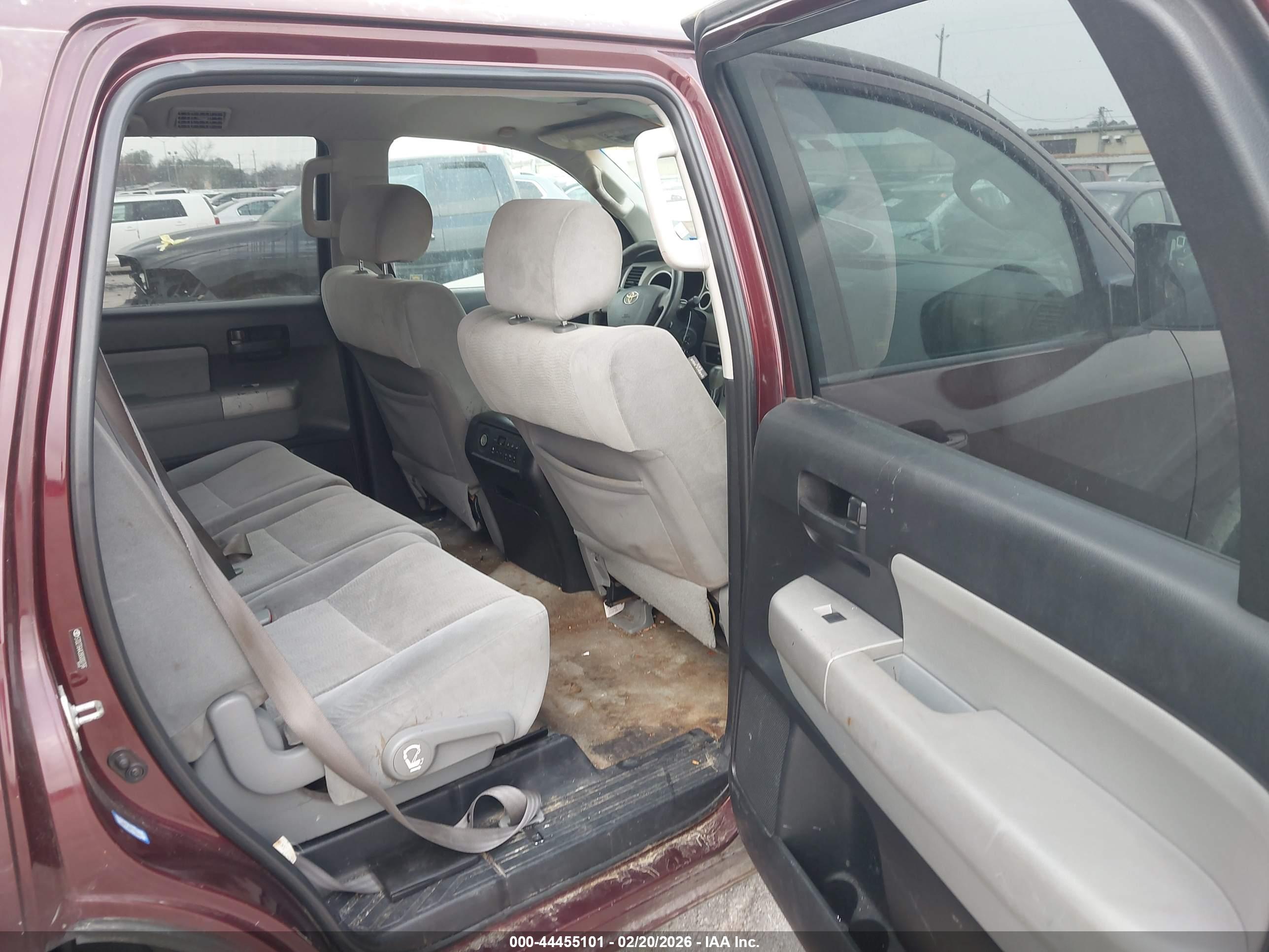 TOYOTA SEQUOIA image 8