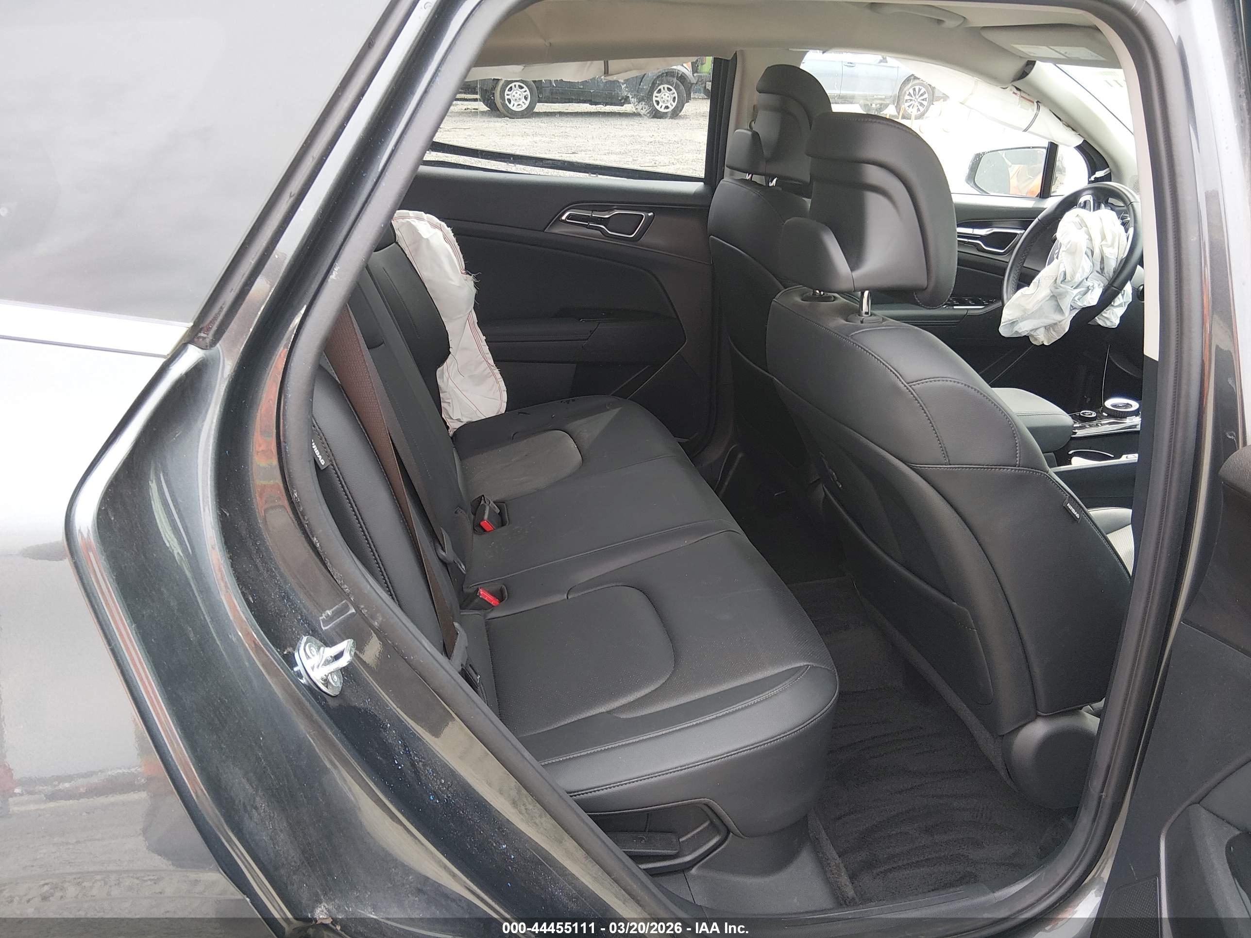 KIA SPORTAGE image 8
