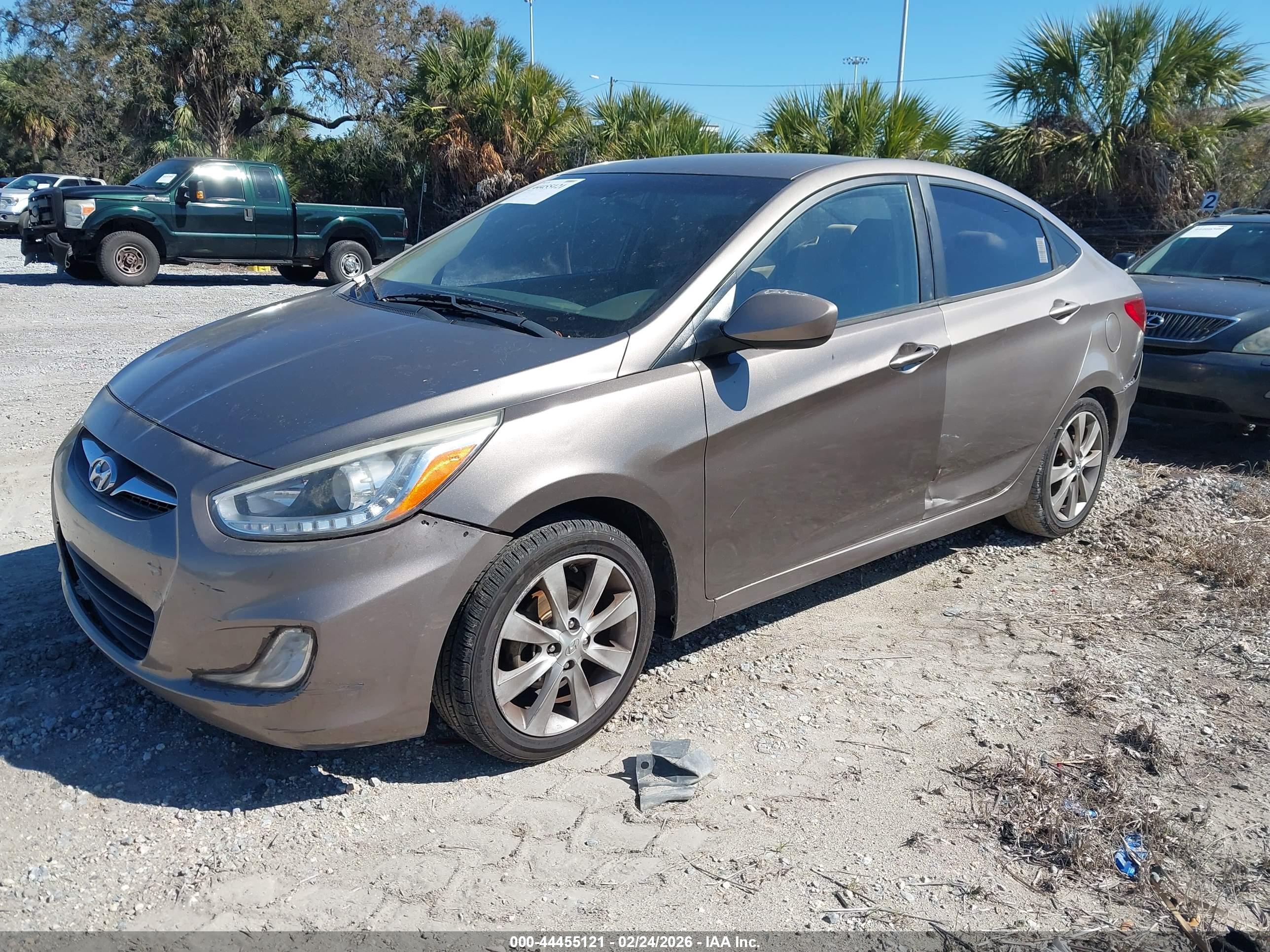 HYUNDAI ACCENT image 2