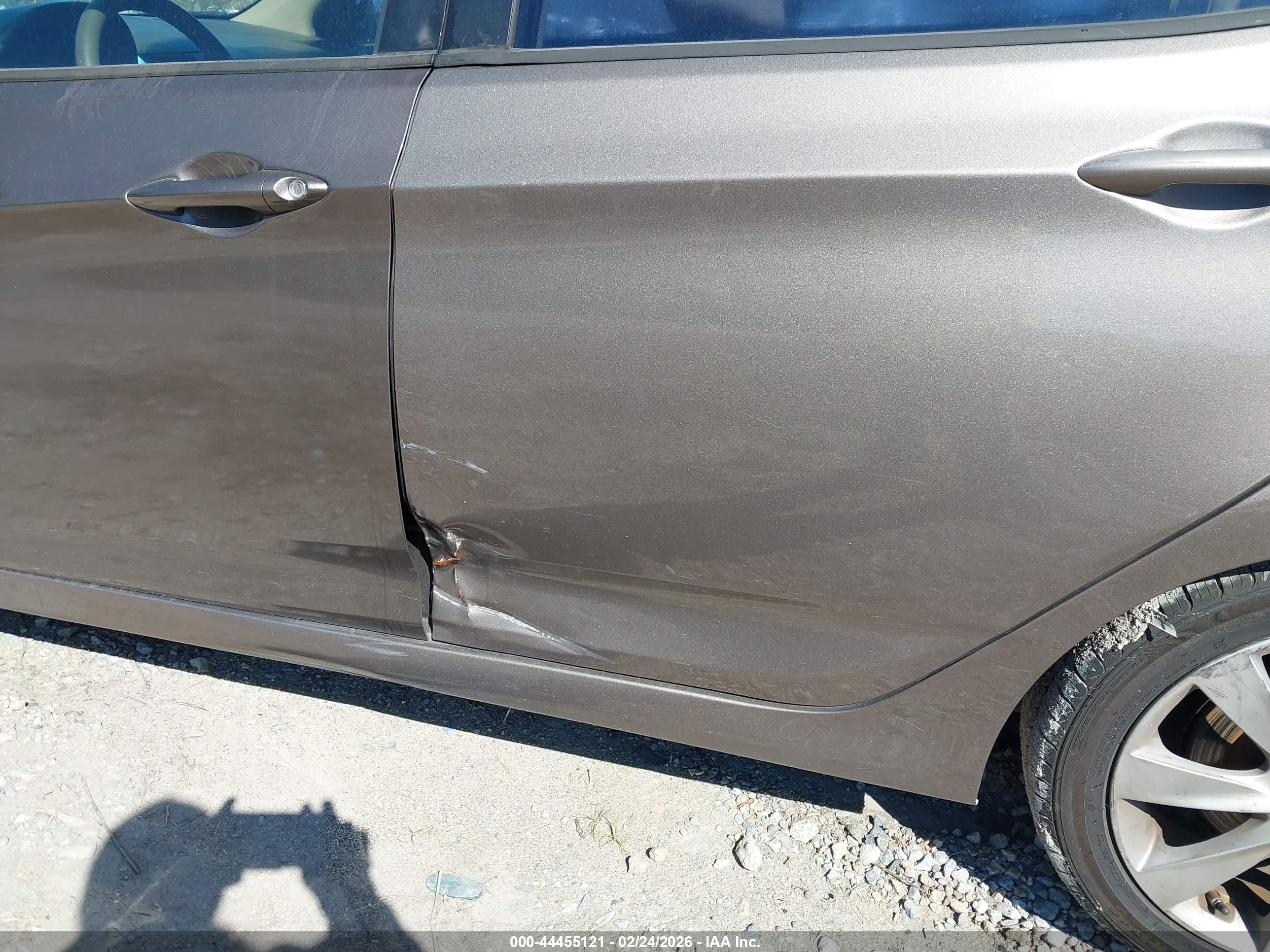 HYUNDAI ACCENT image 6