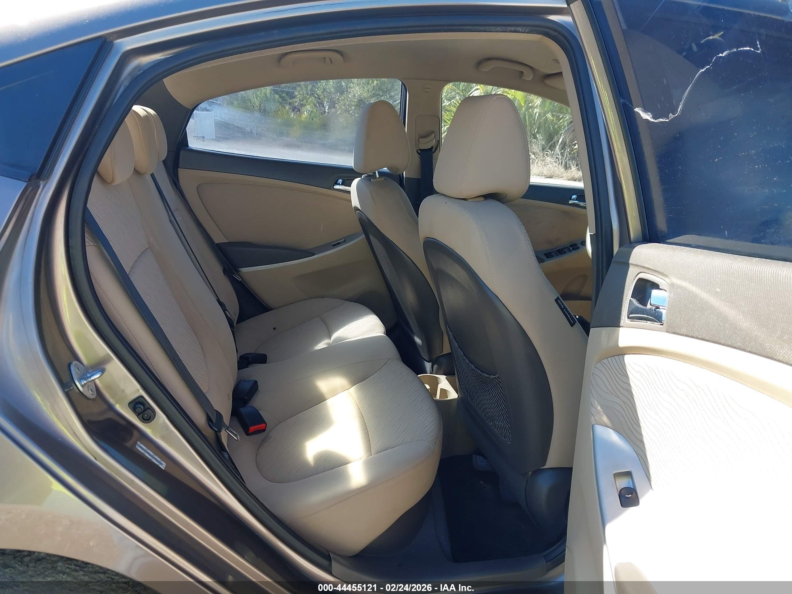 HYUNDAI ACCENT image 8