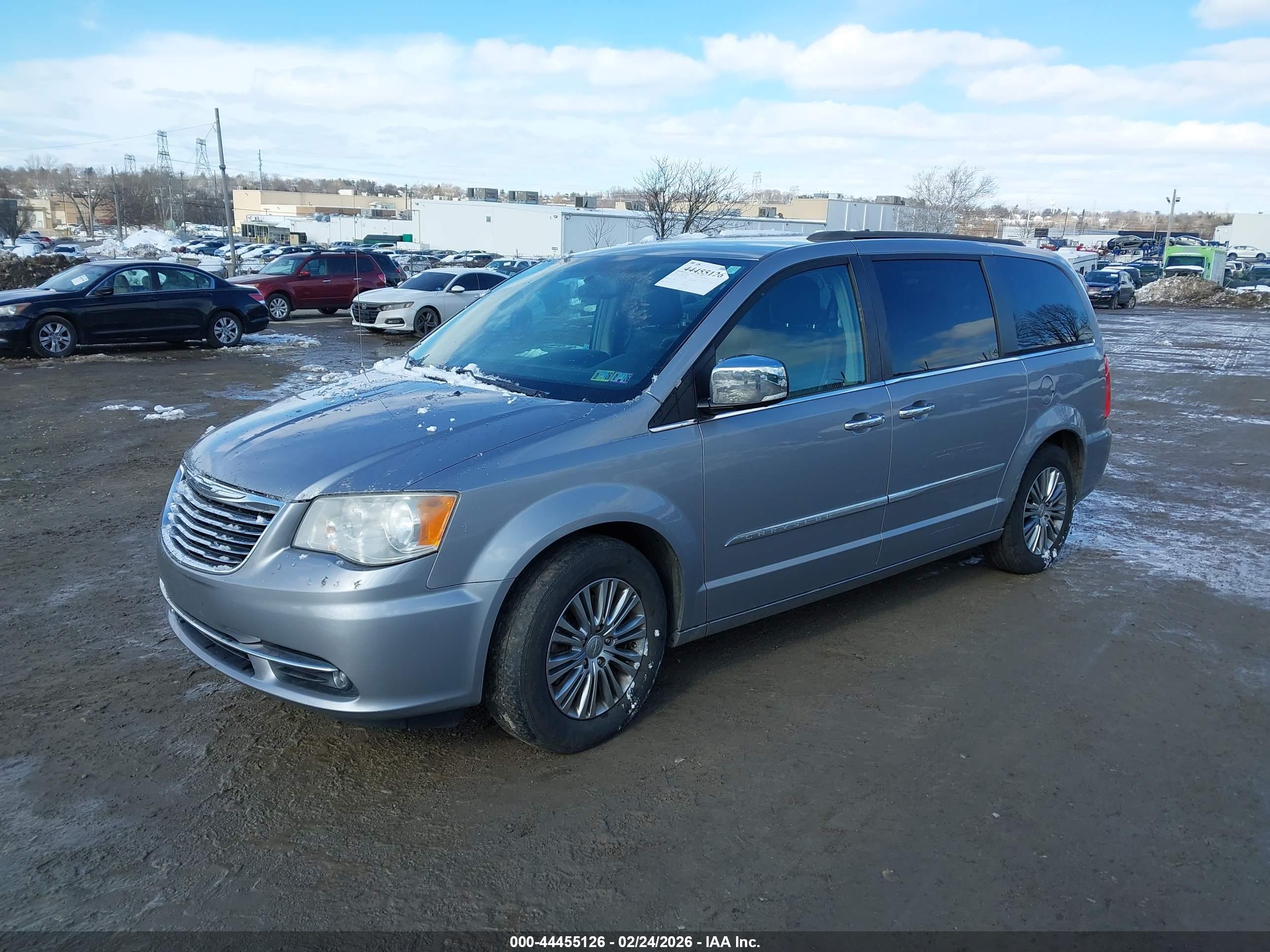 CHRYSLER TOWN image 2