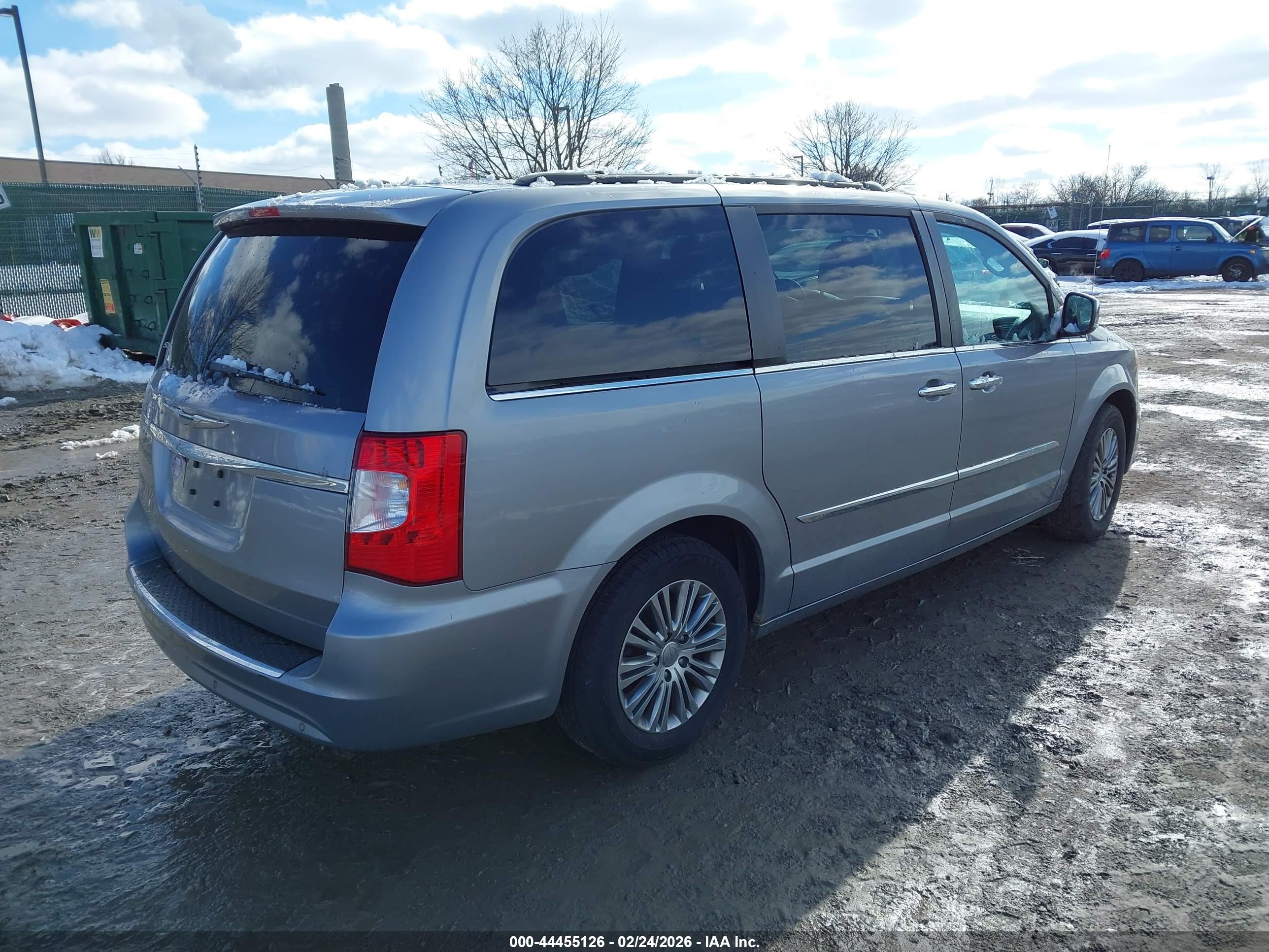CHRYSLER TOWN image 4