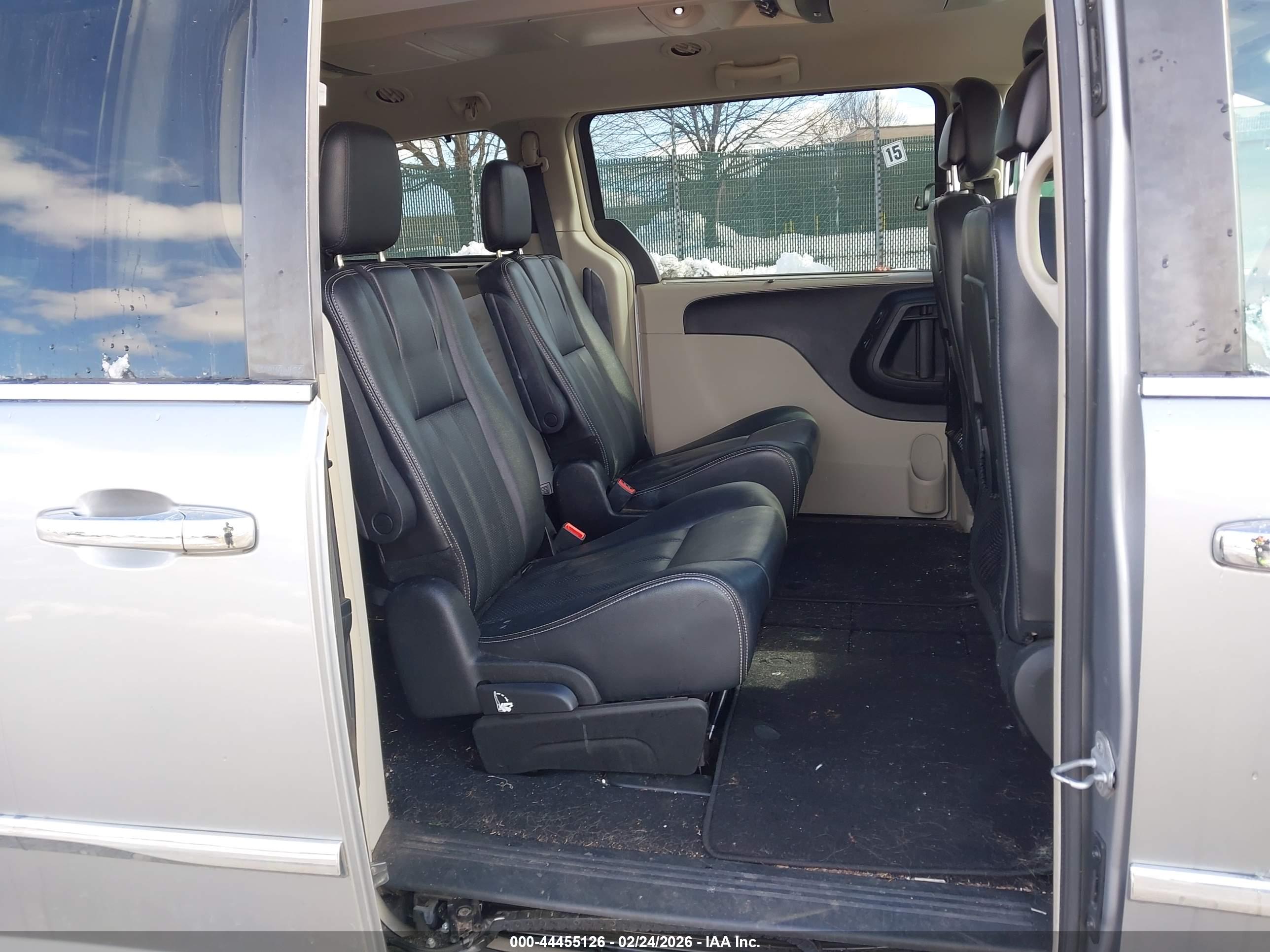 CHRYSLER TOWN image 8