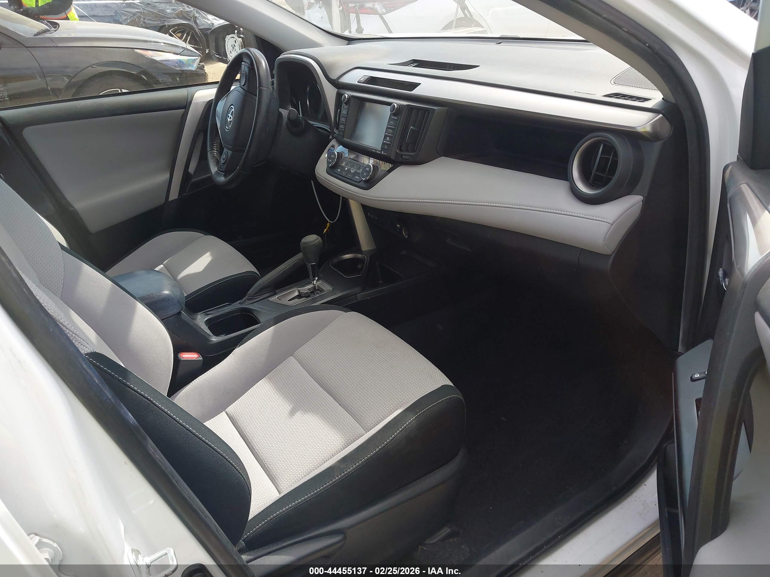 TOYOTA RAV4 image 5