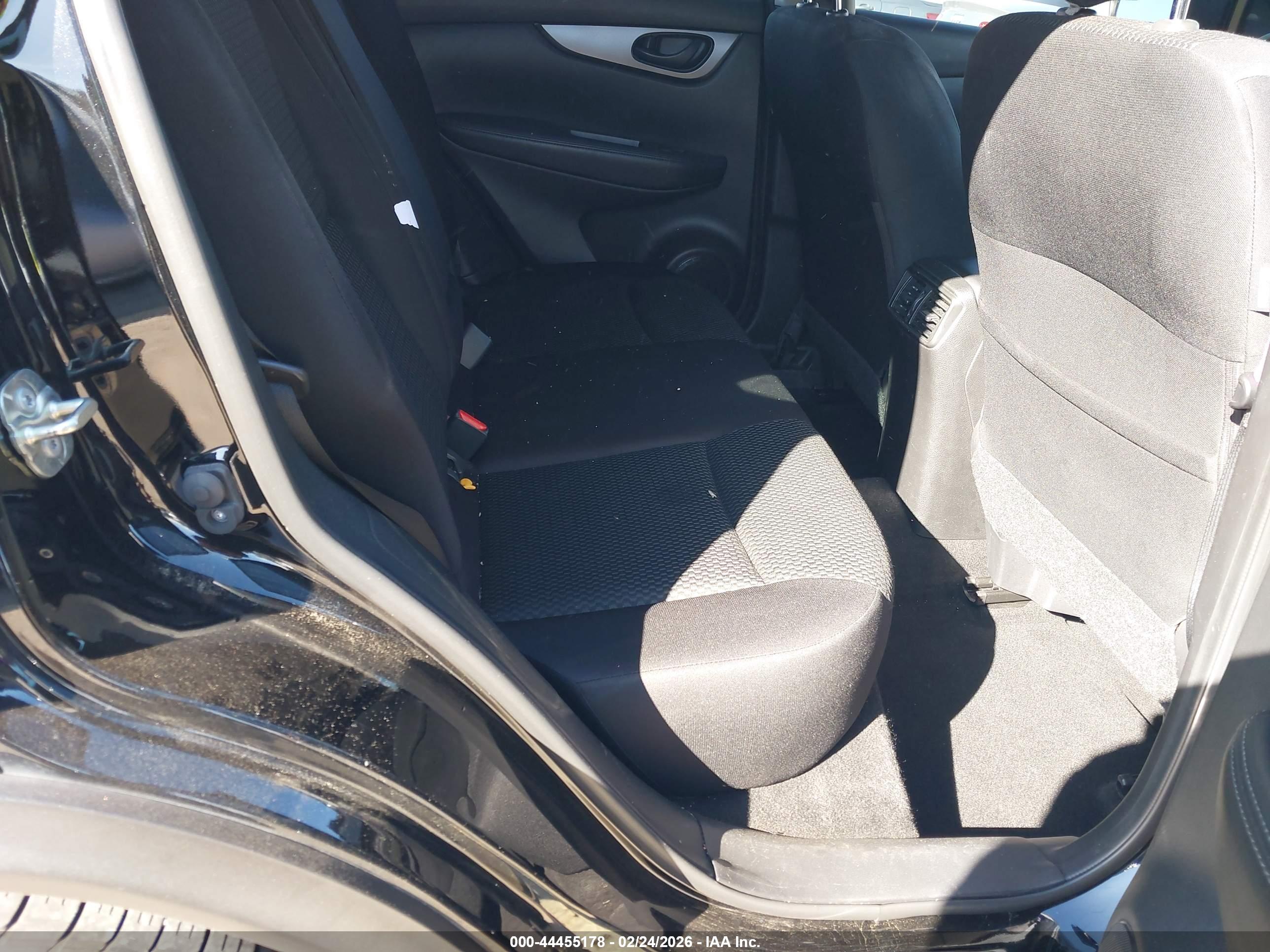 NISSAN ROGUE image 8