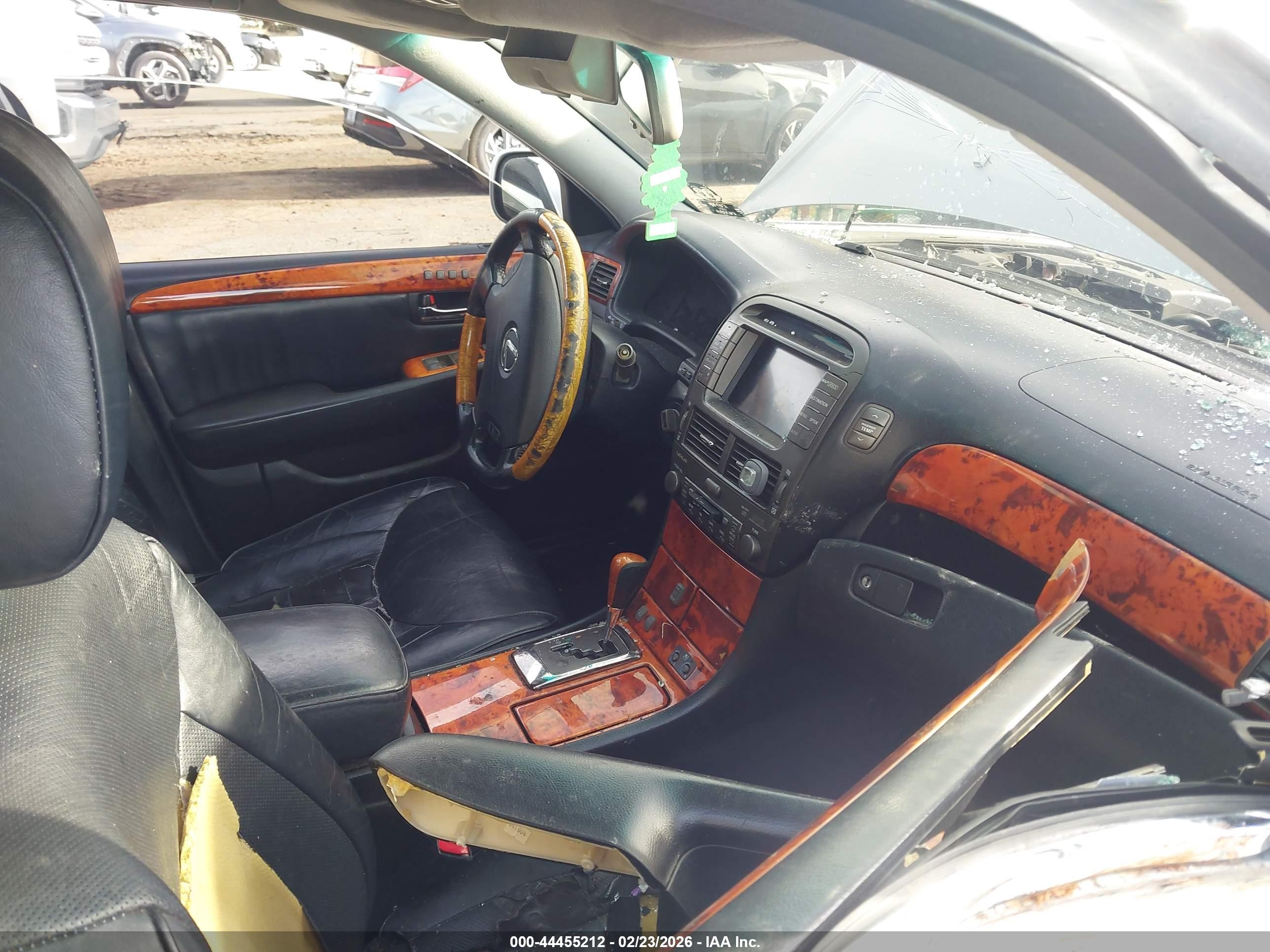 LEXUS LS image 5