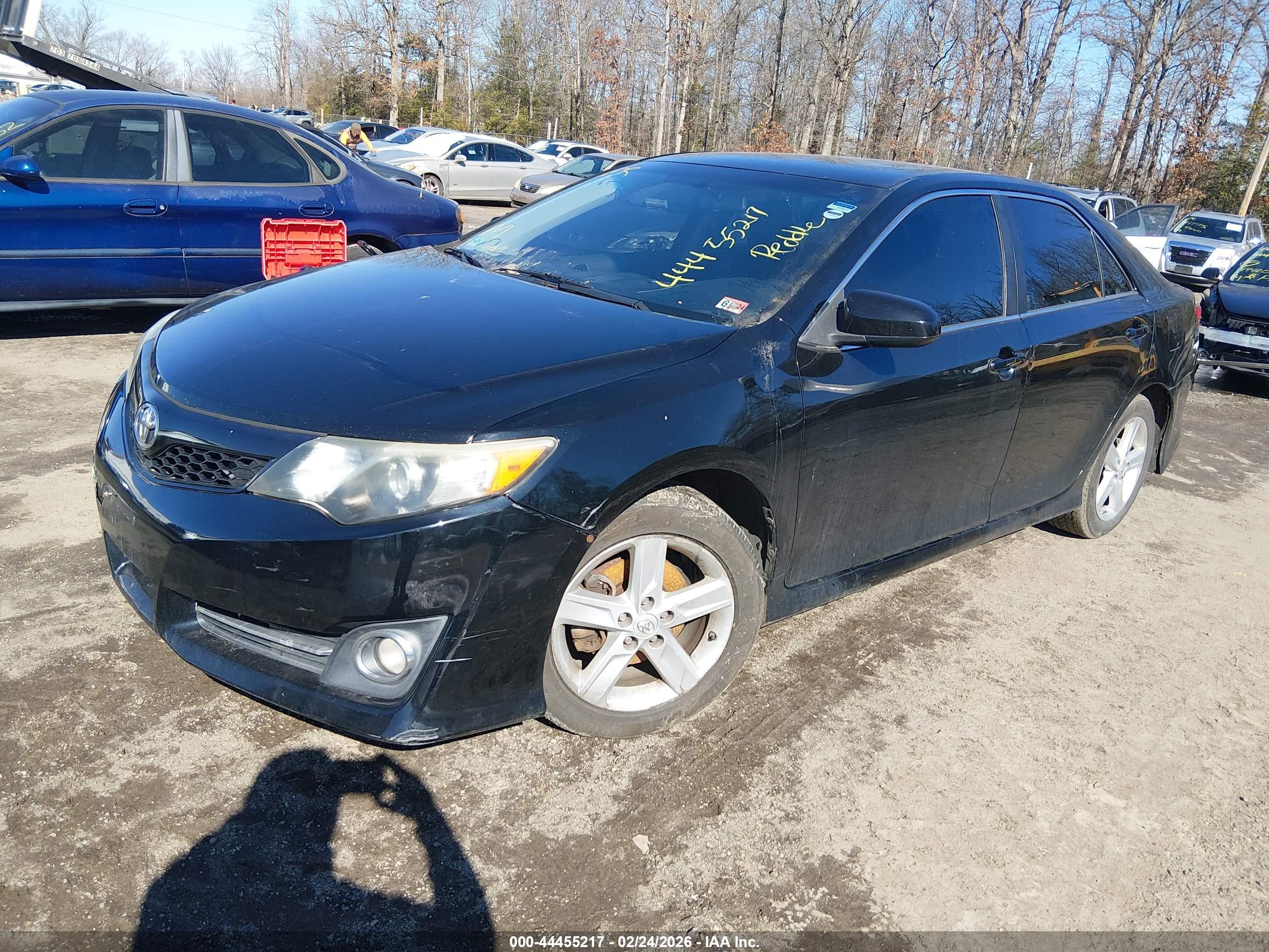 TOYOTA CAMRY image 2