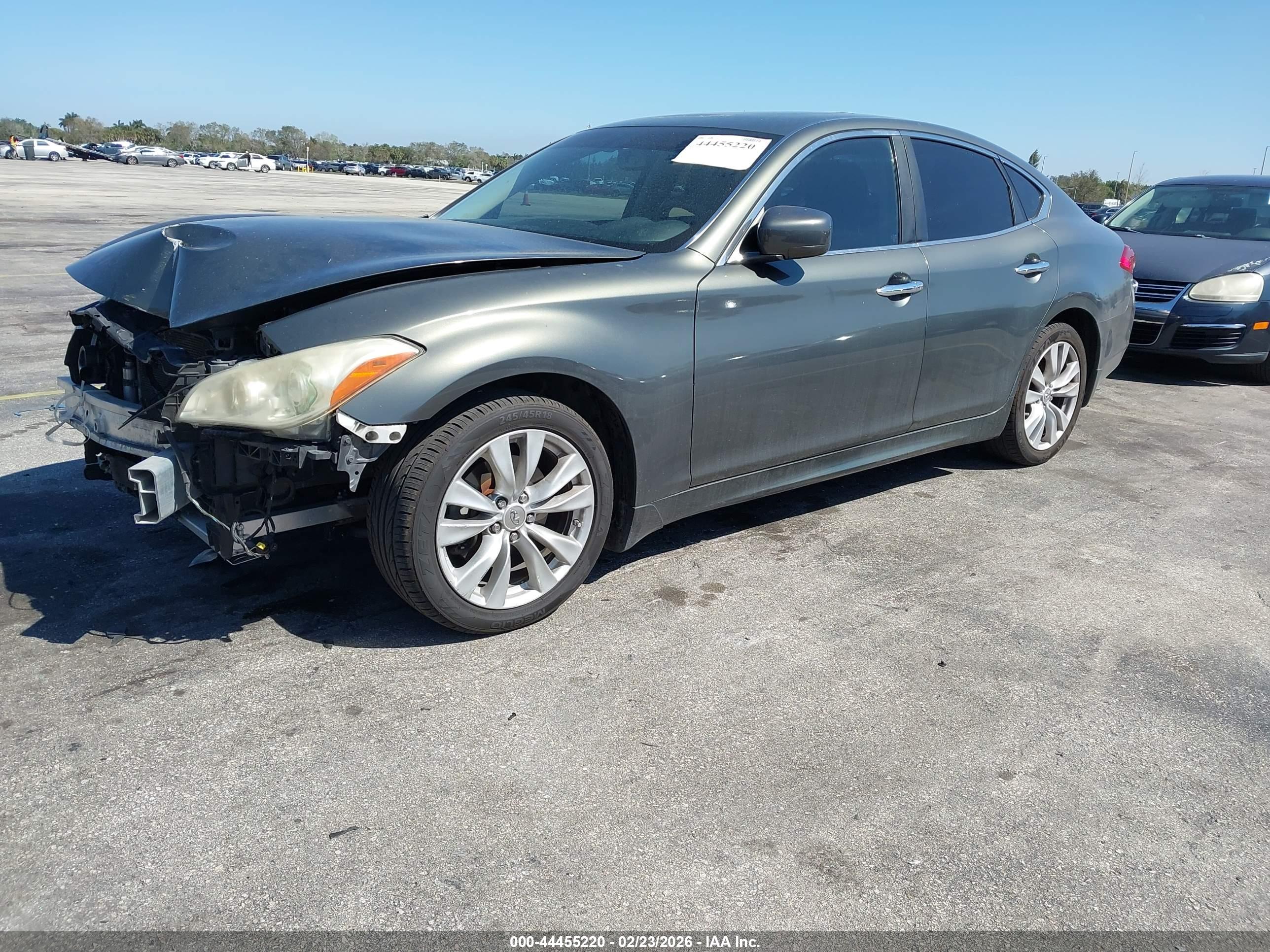INFINITI M37 image 2