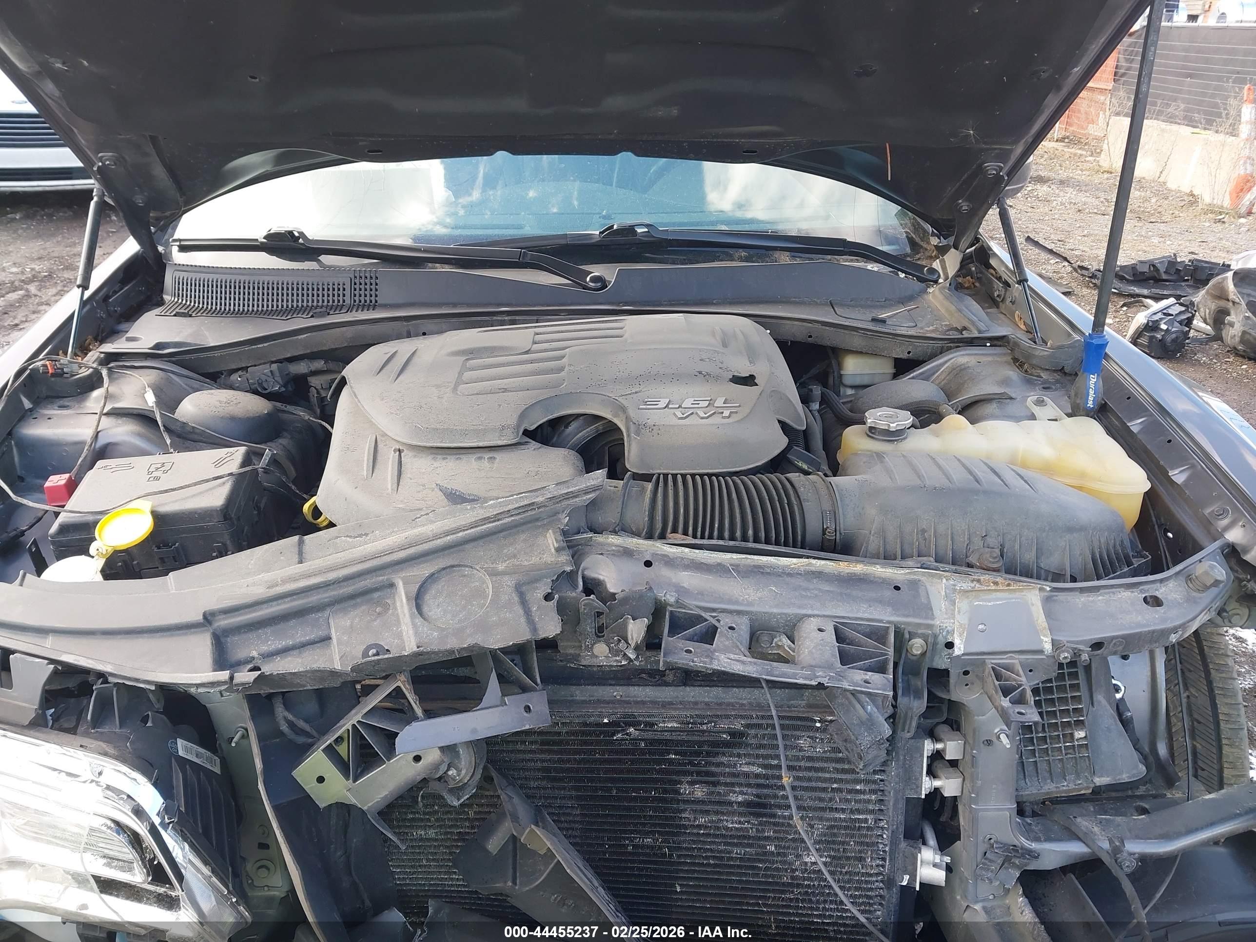 CHRYSLER 300 image 10