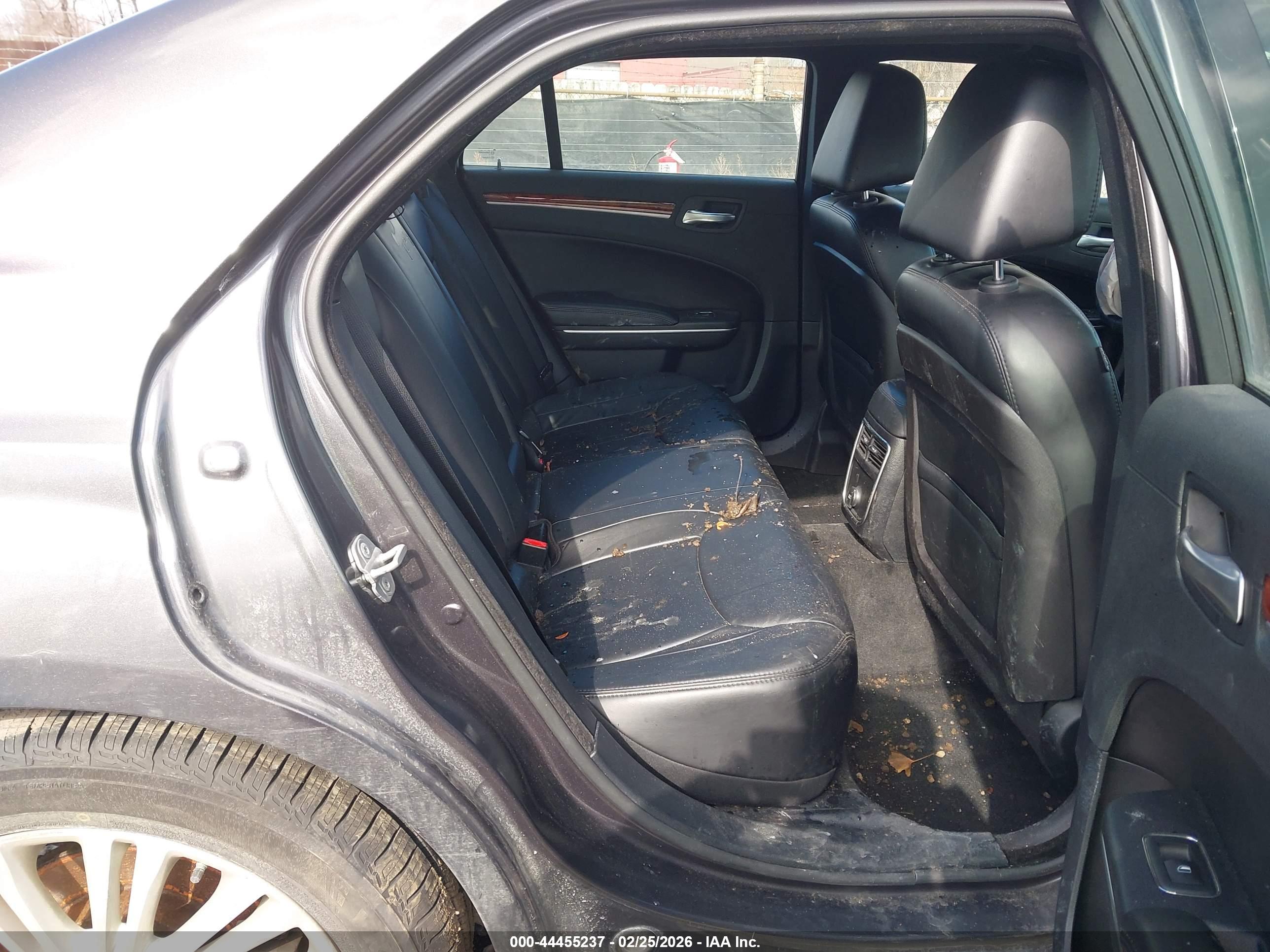 CHRYSLER 300 image 8