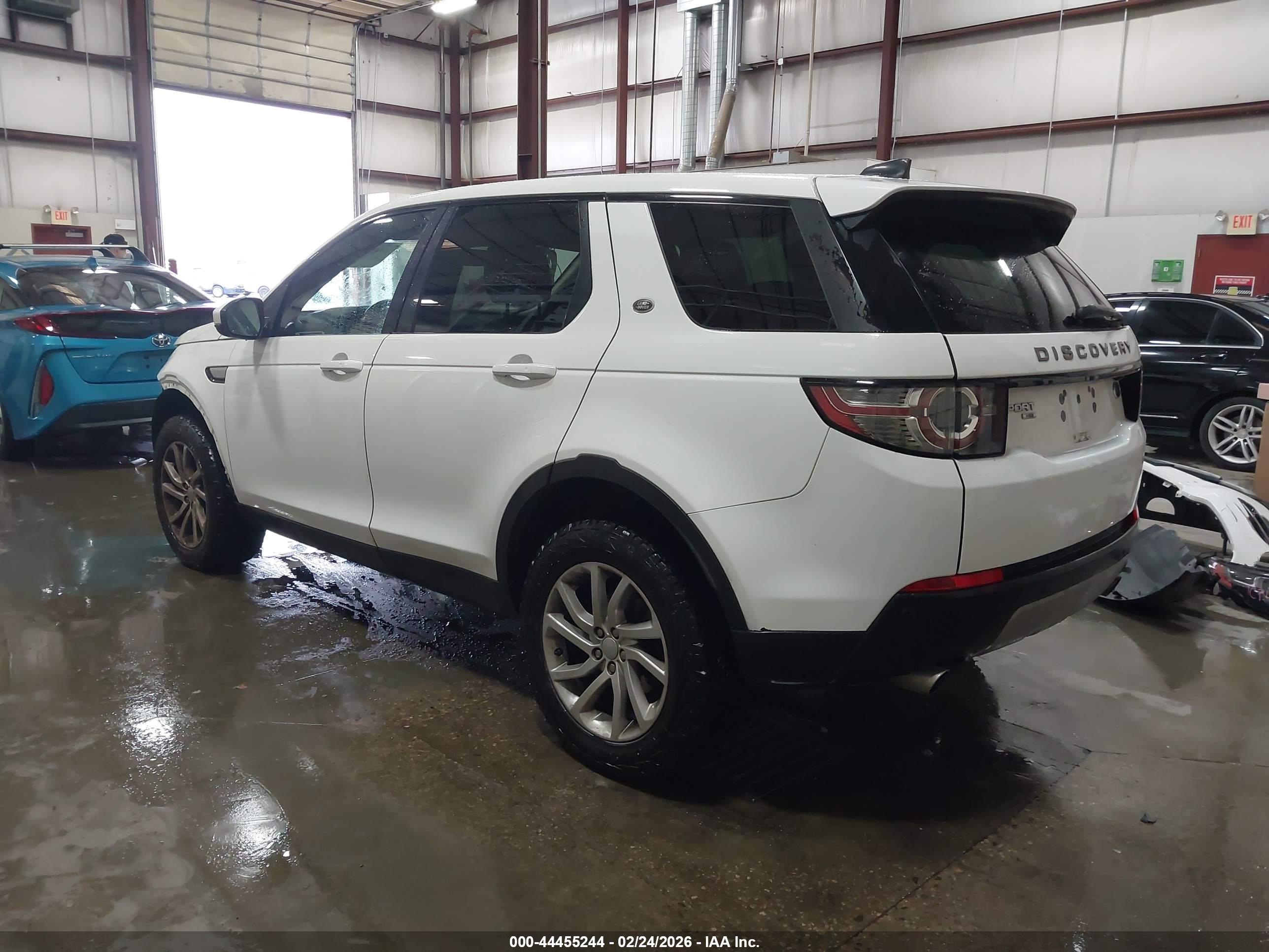 LAND ROVER image 3