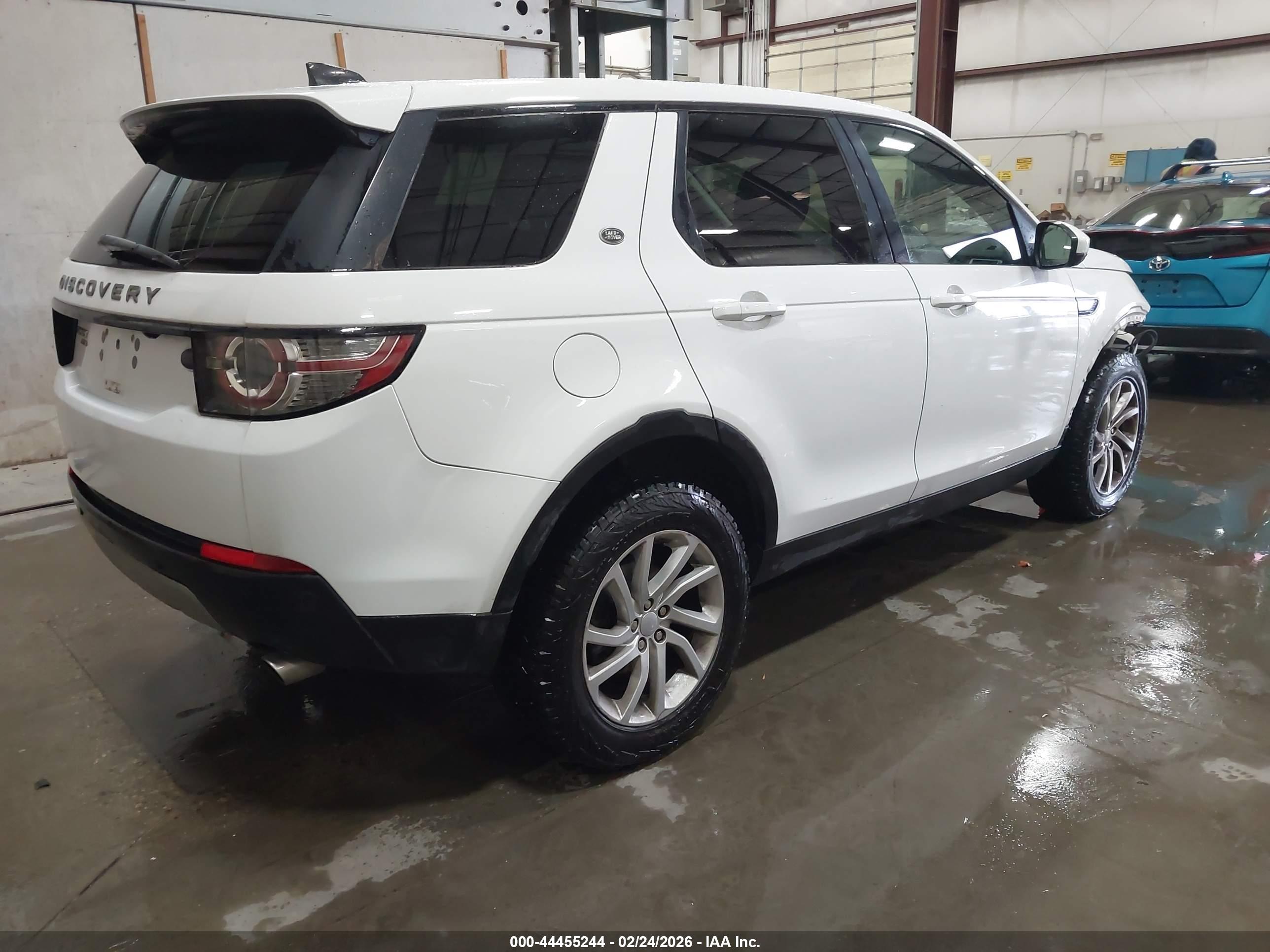 LAND ROVER image 4