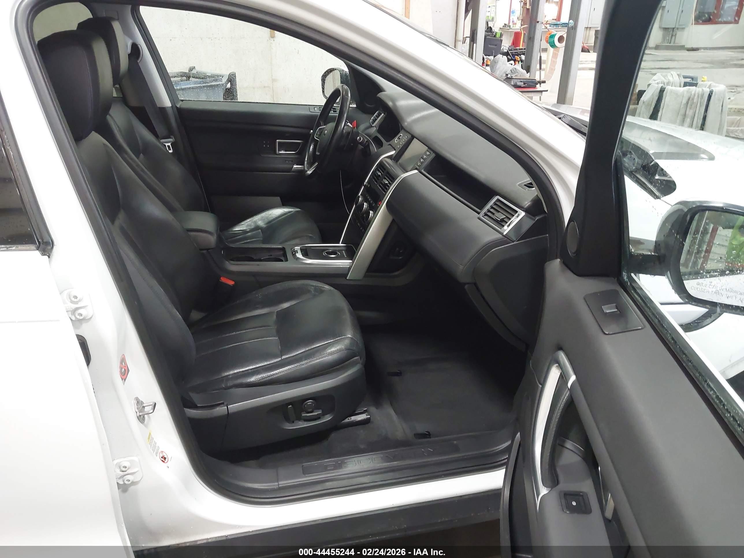 LAND ROVER image 5
