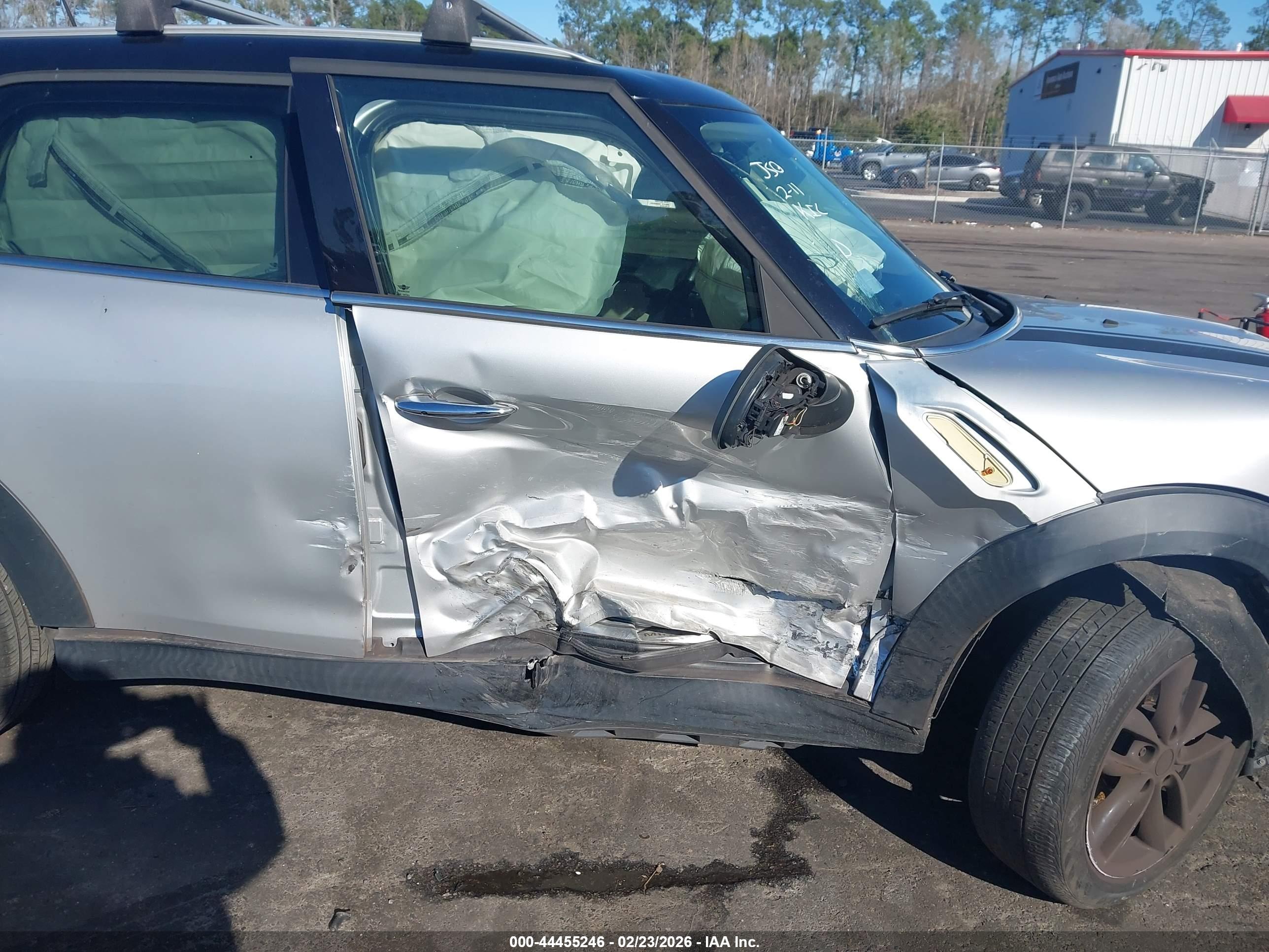 MINI COUNTRYMAN image 6