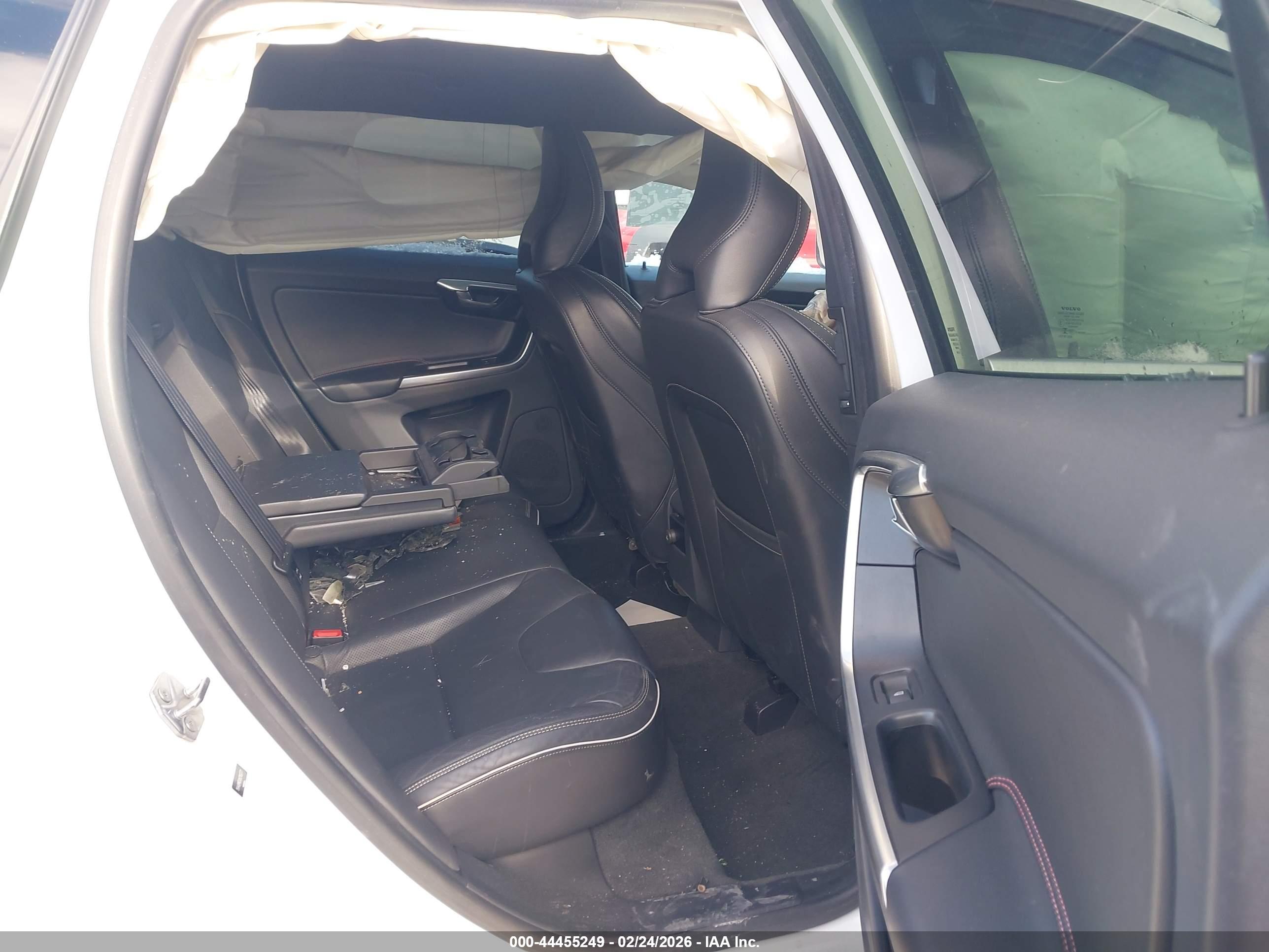 VOLVO XC60 image 8