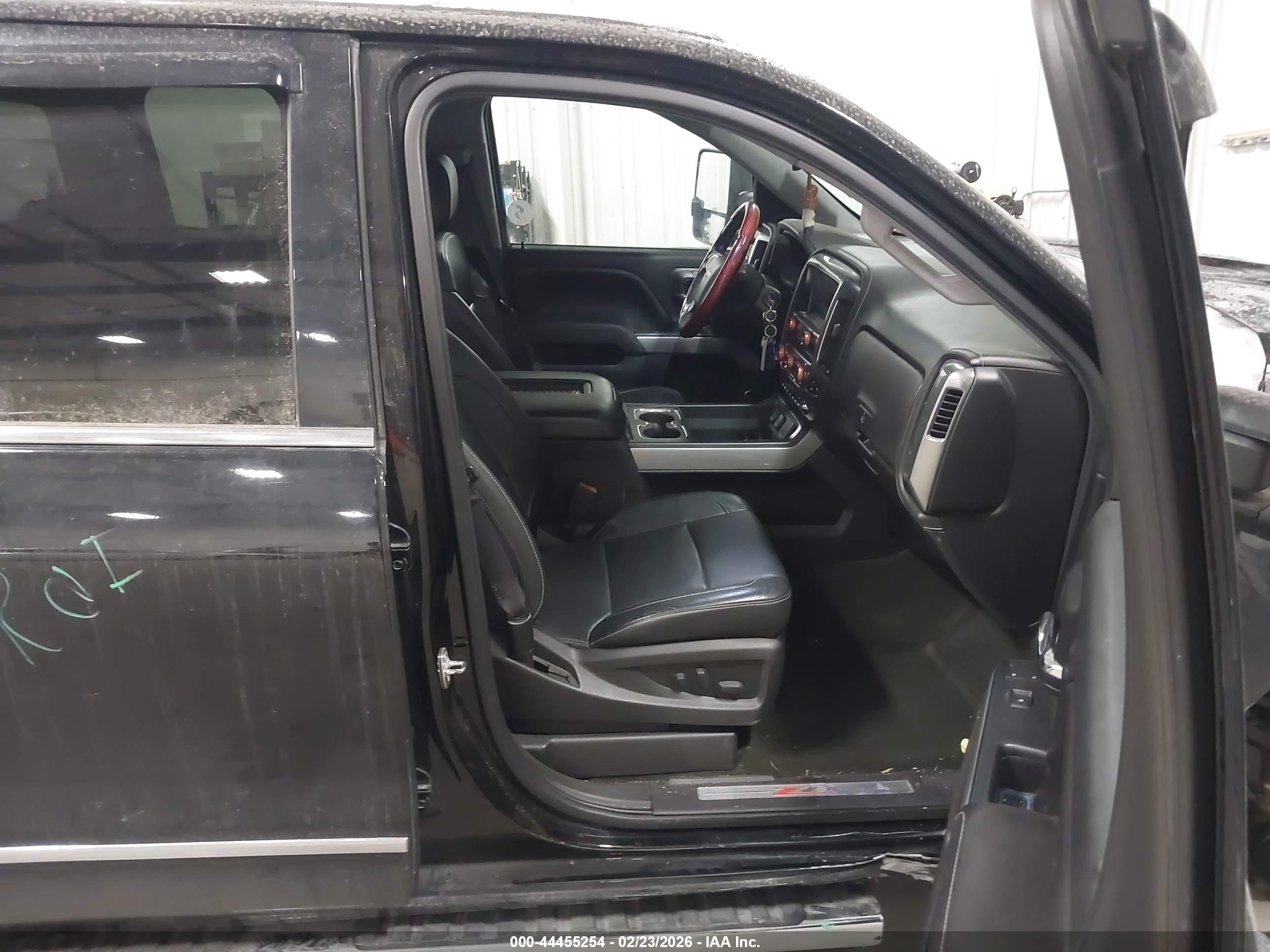 CHEVROLET SILVERADO image 5