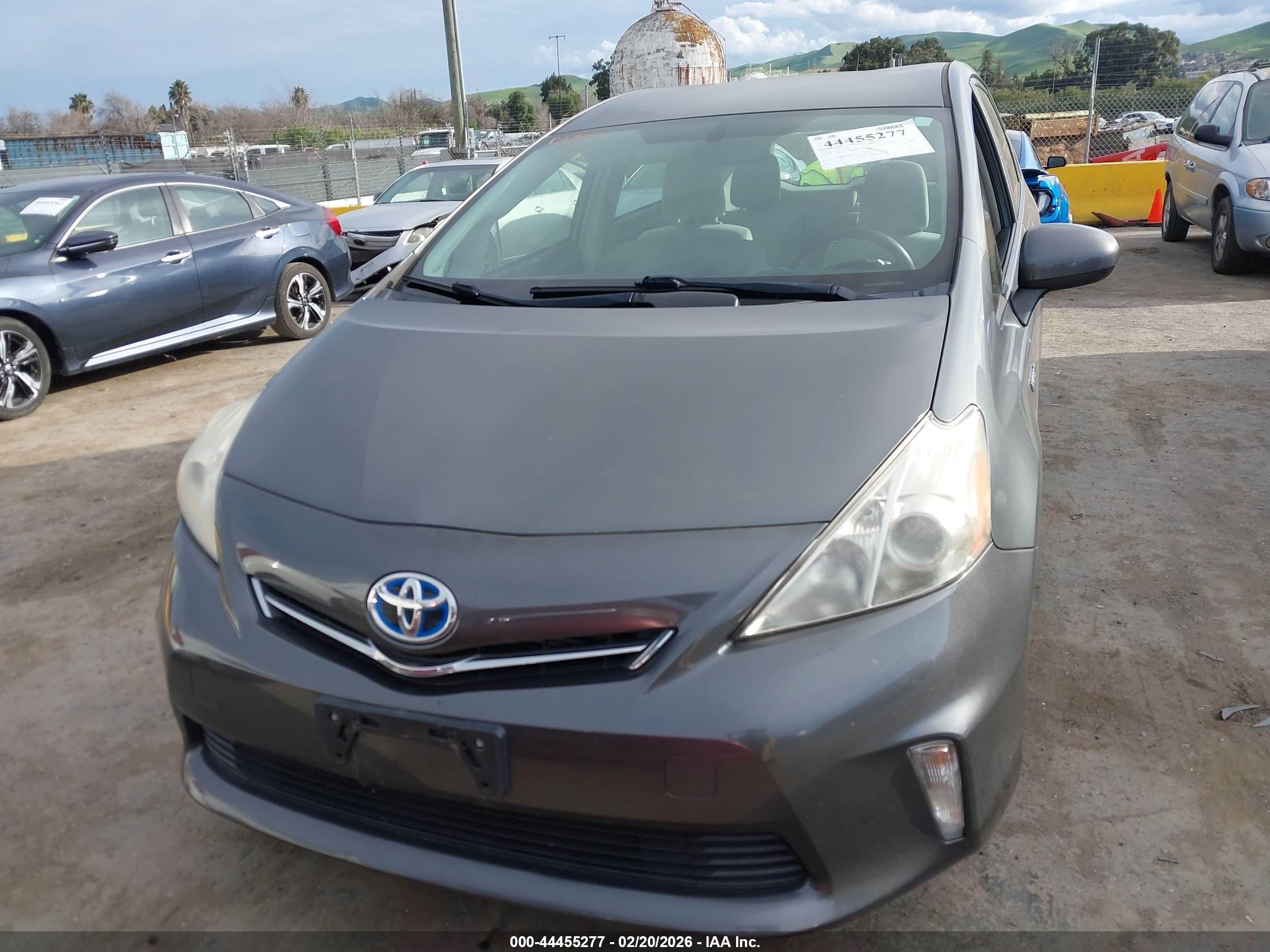 TOYOTA PRIUS image 6