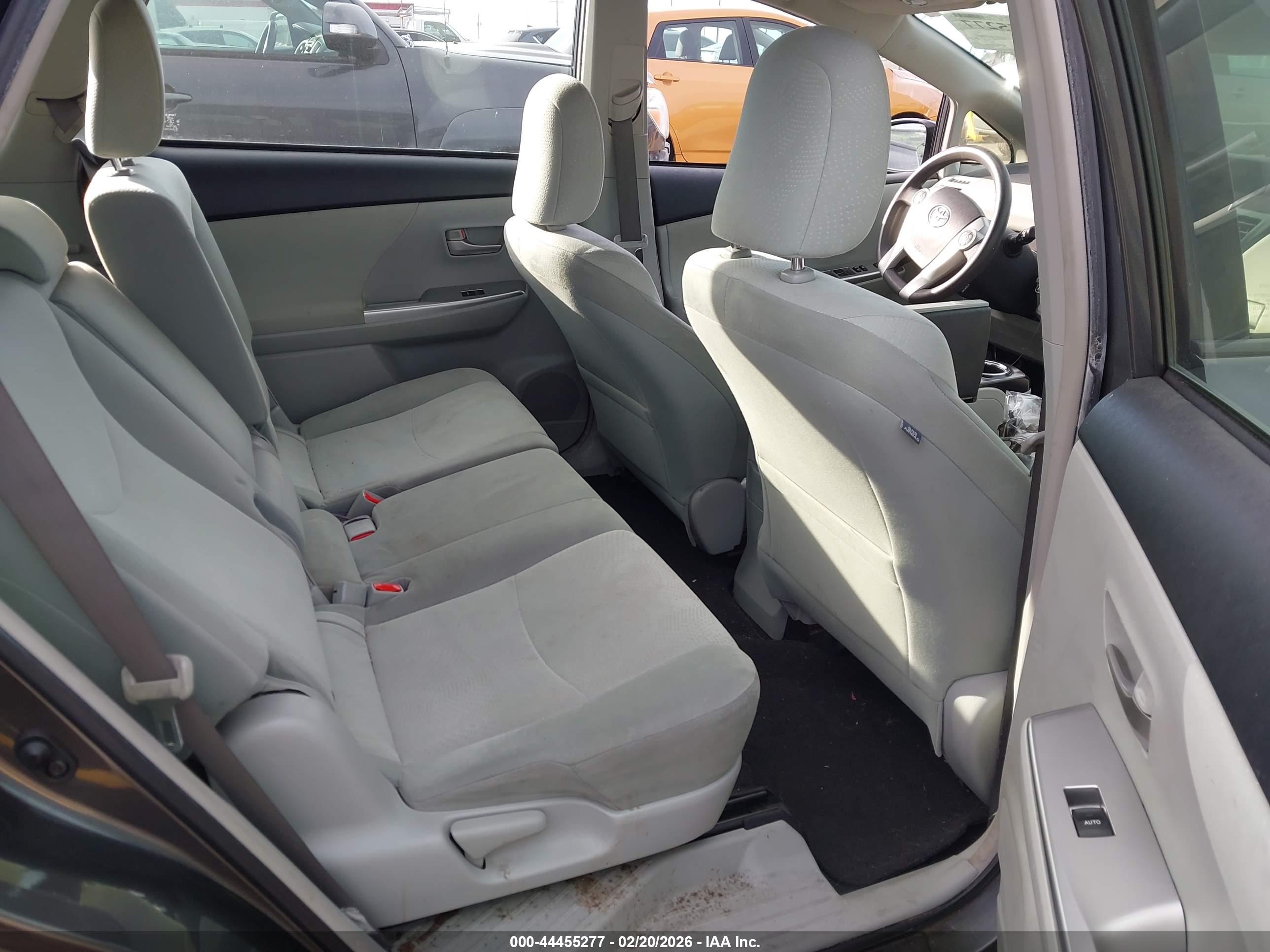 TOYOTA PRIUS image 8