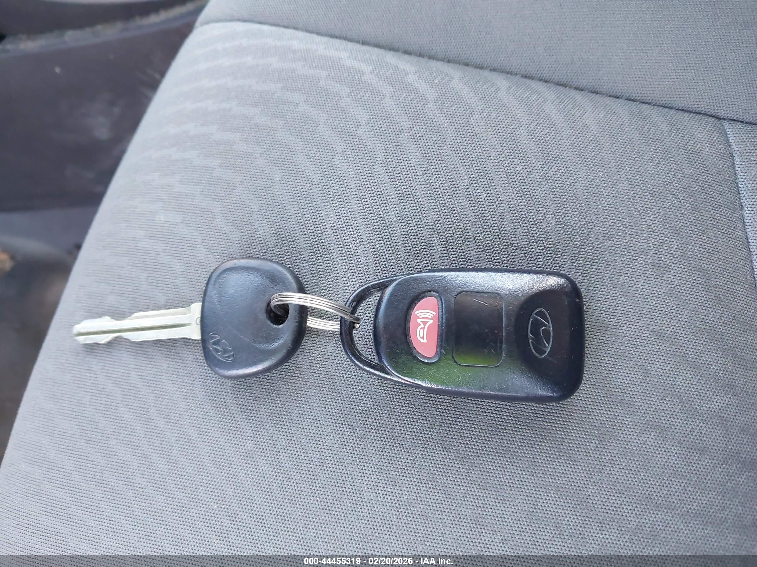 HYUNDAI ELANTRA image 11