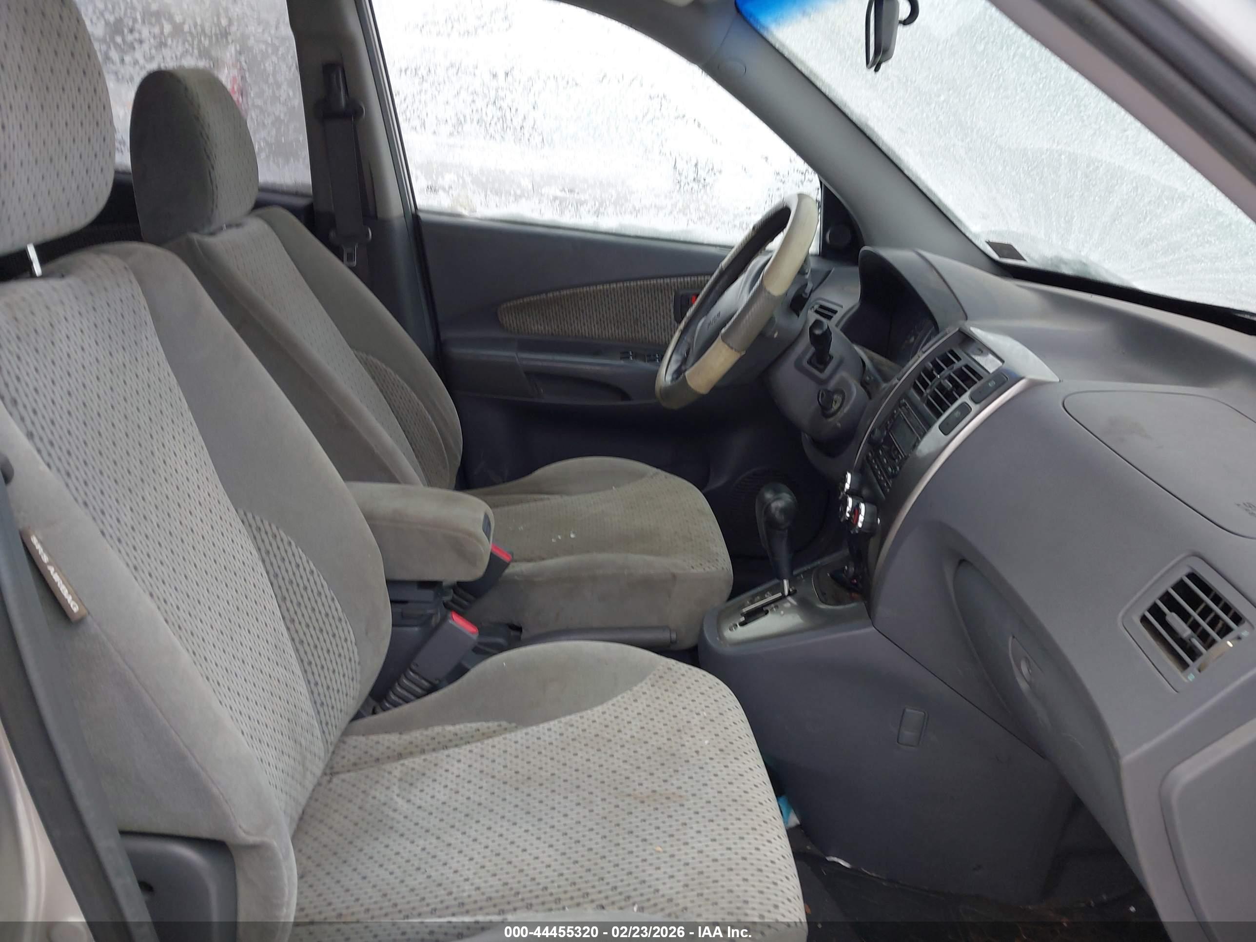 HYUNDAI TUCSON image 5