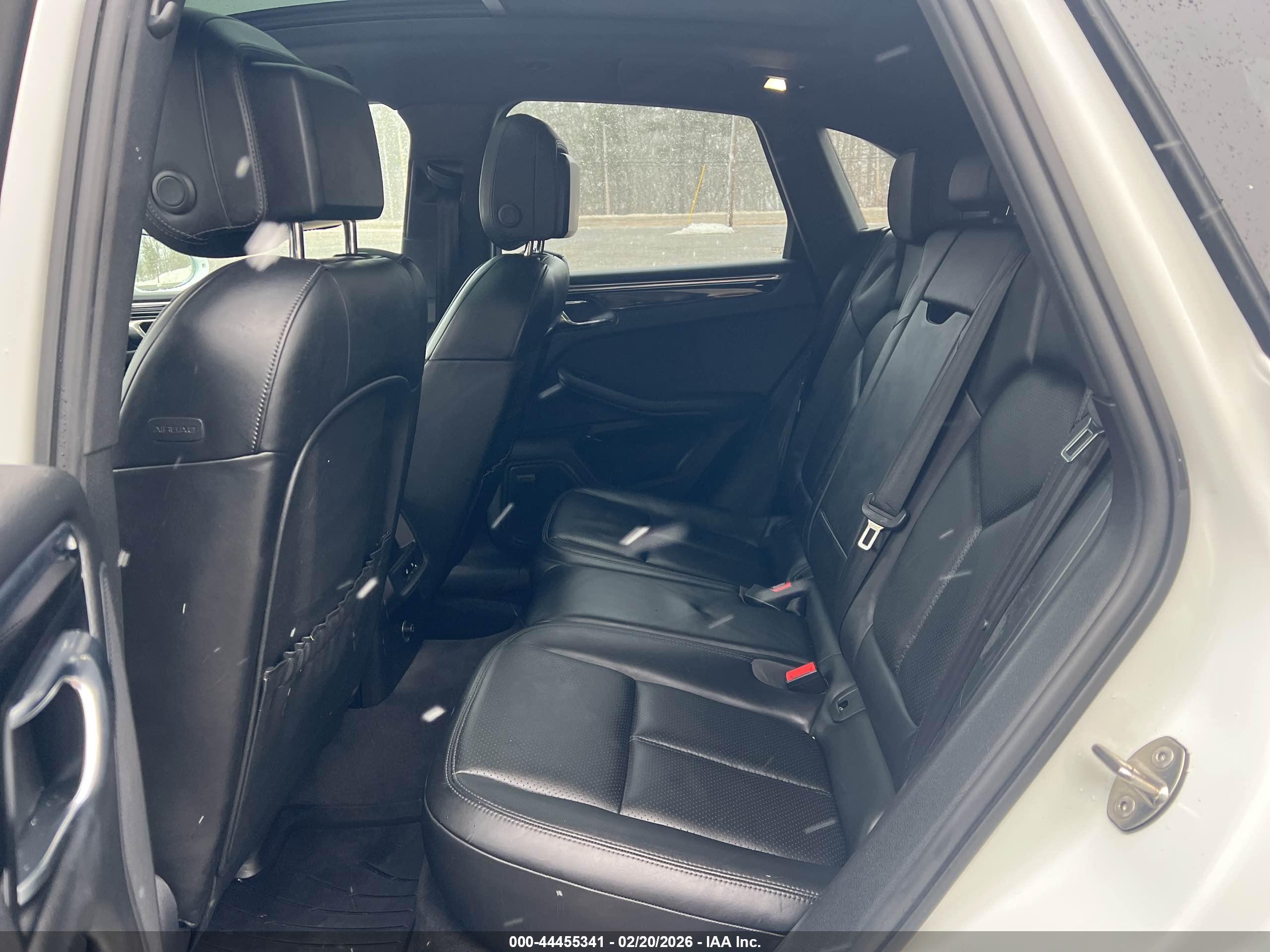 PORSCHE MACAN image 8