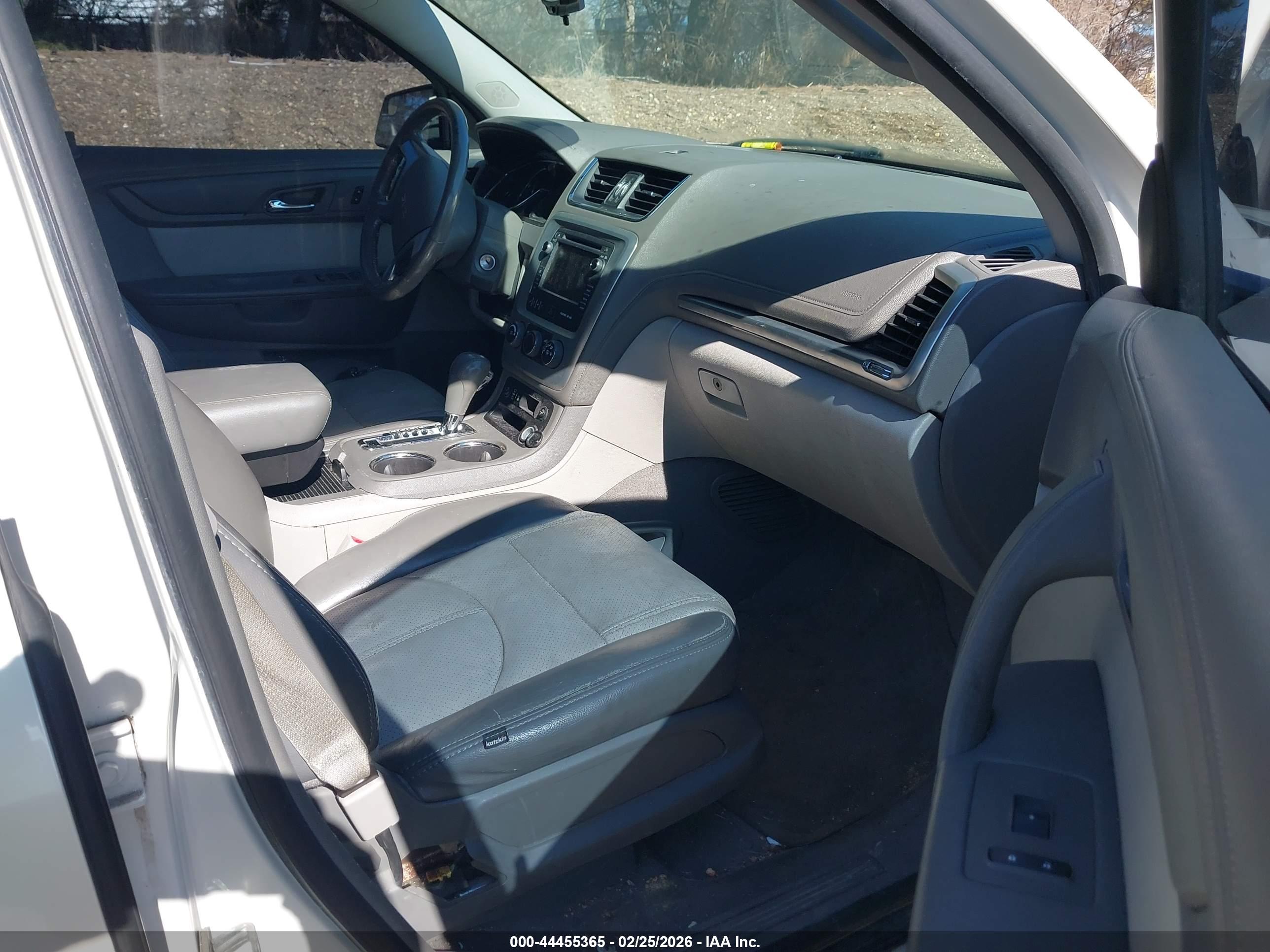GMC ACADIA image 5