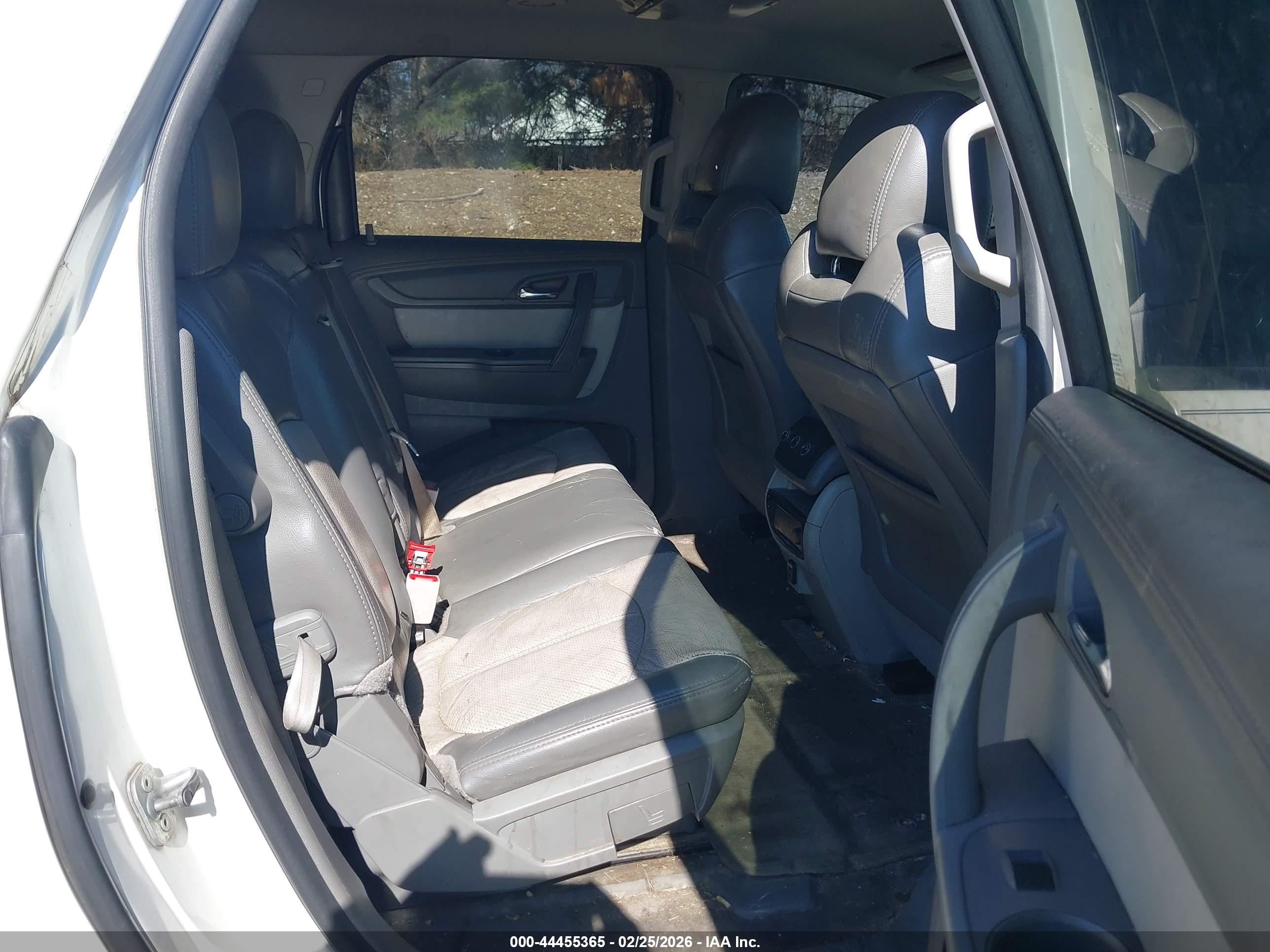 GMC ACADIA image 8