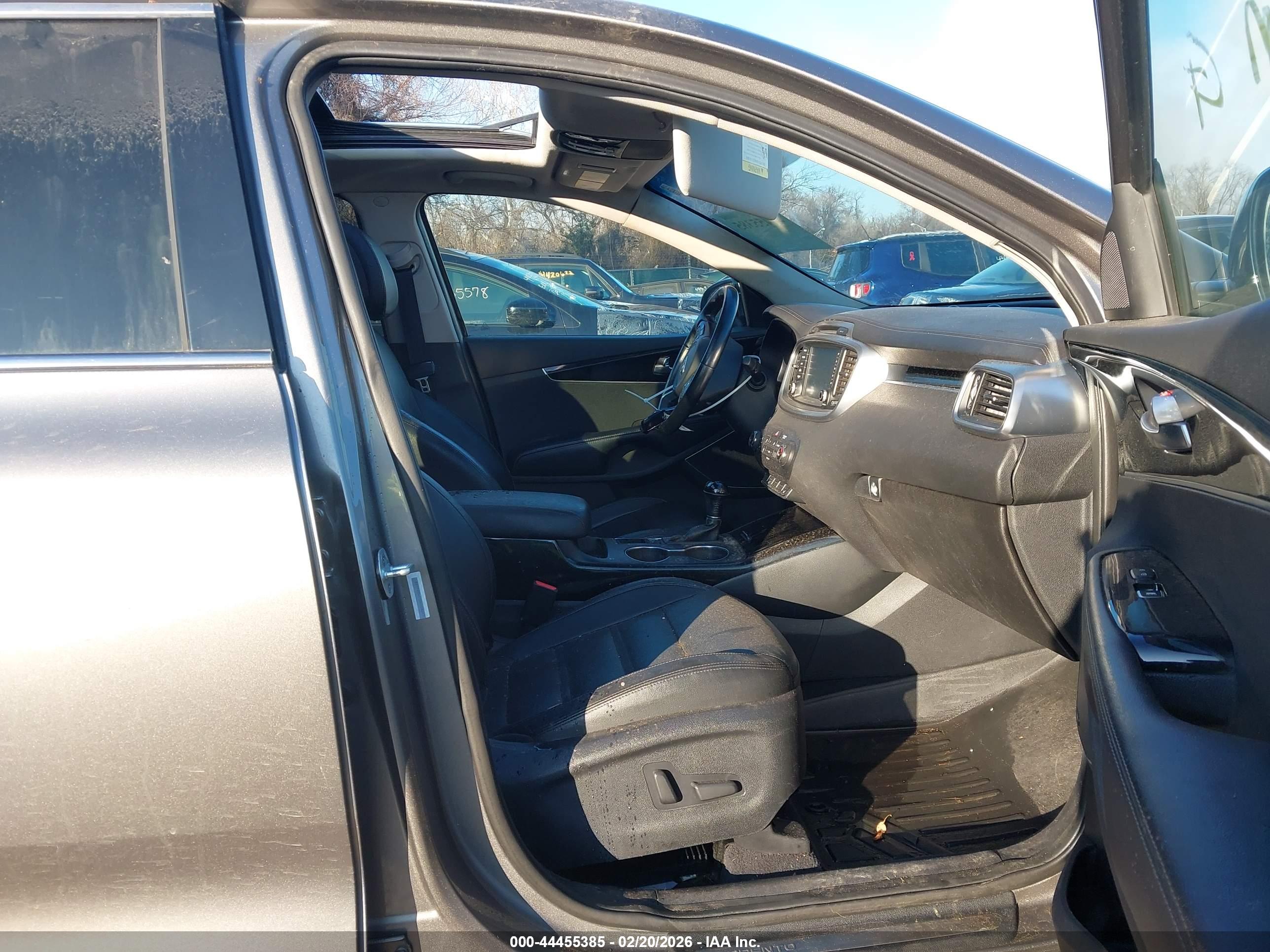 KIA SORENTO image 5