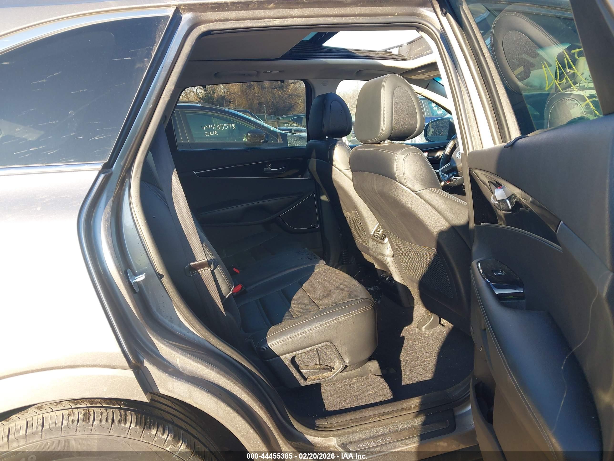 KIA SORENTO image 8