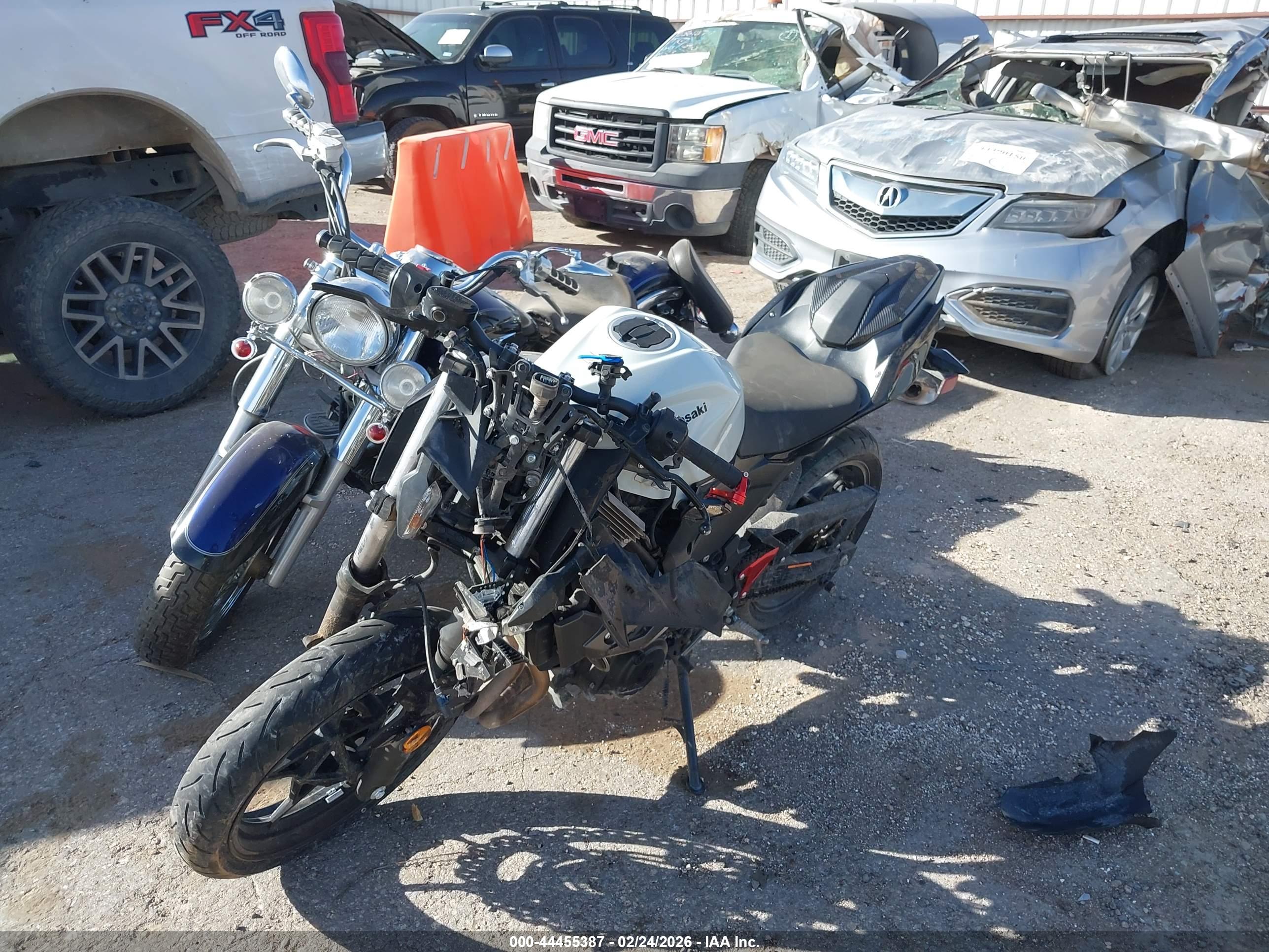 KAWASAKI ER400 image 2